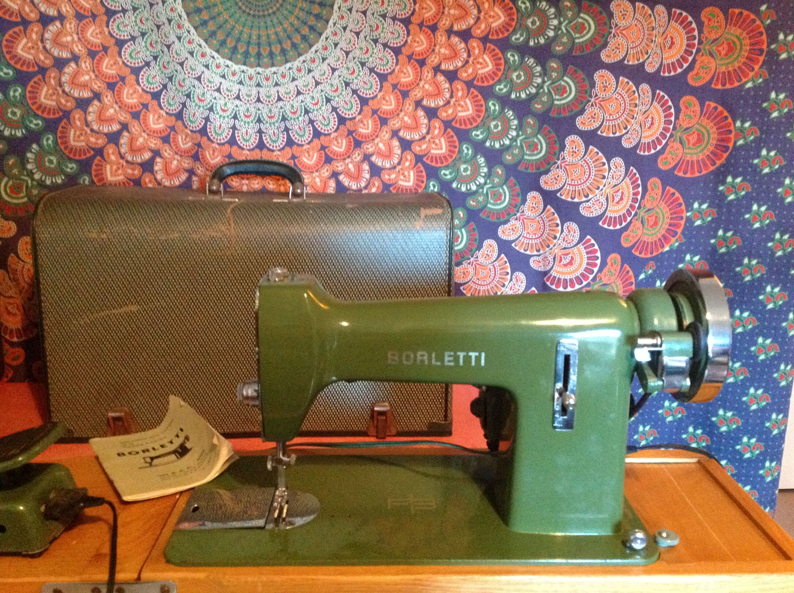 Machine à coudre italienne Borletti vintage