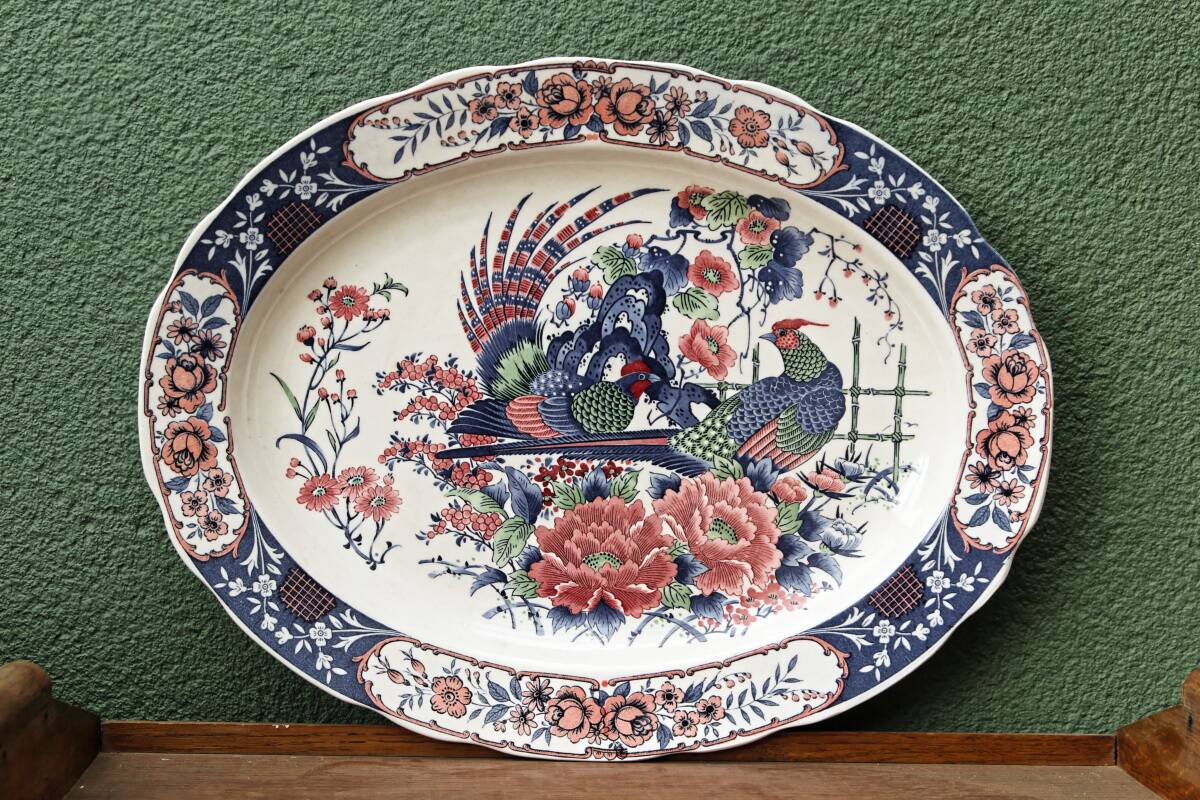 Pair of Japanese ceramic dishes