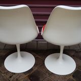 Pair of chairs from Eero Saarinen Knoll International Edition