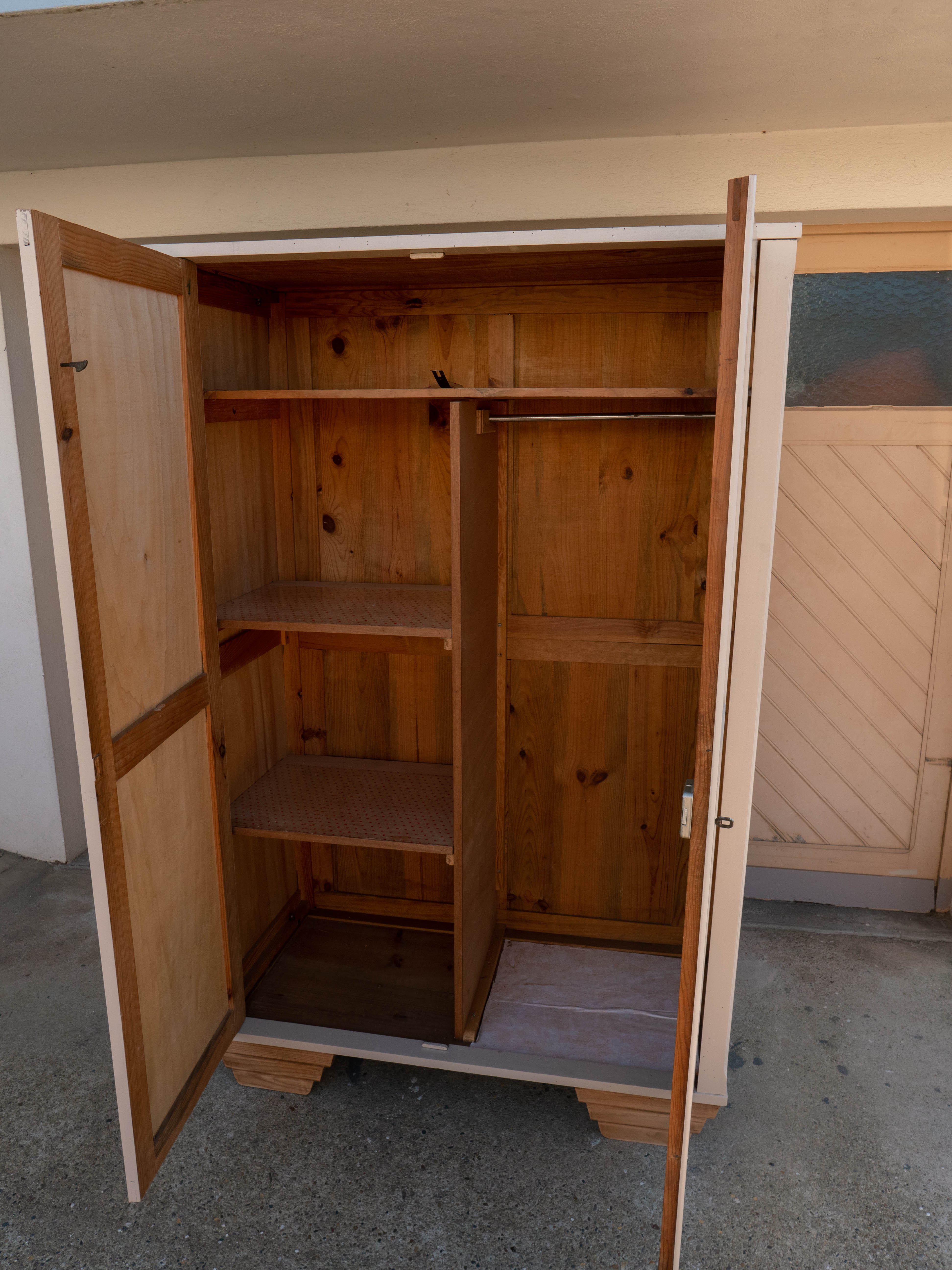 Armoire parisienne