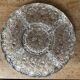 Plat en verre pressé