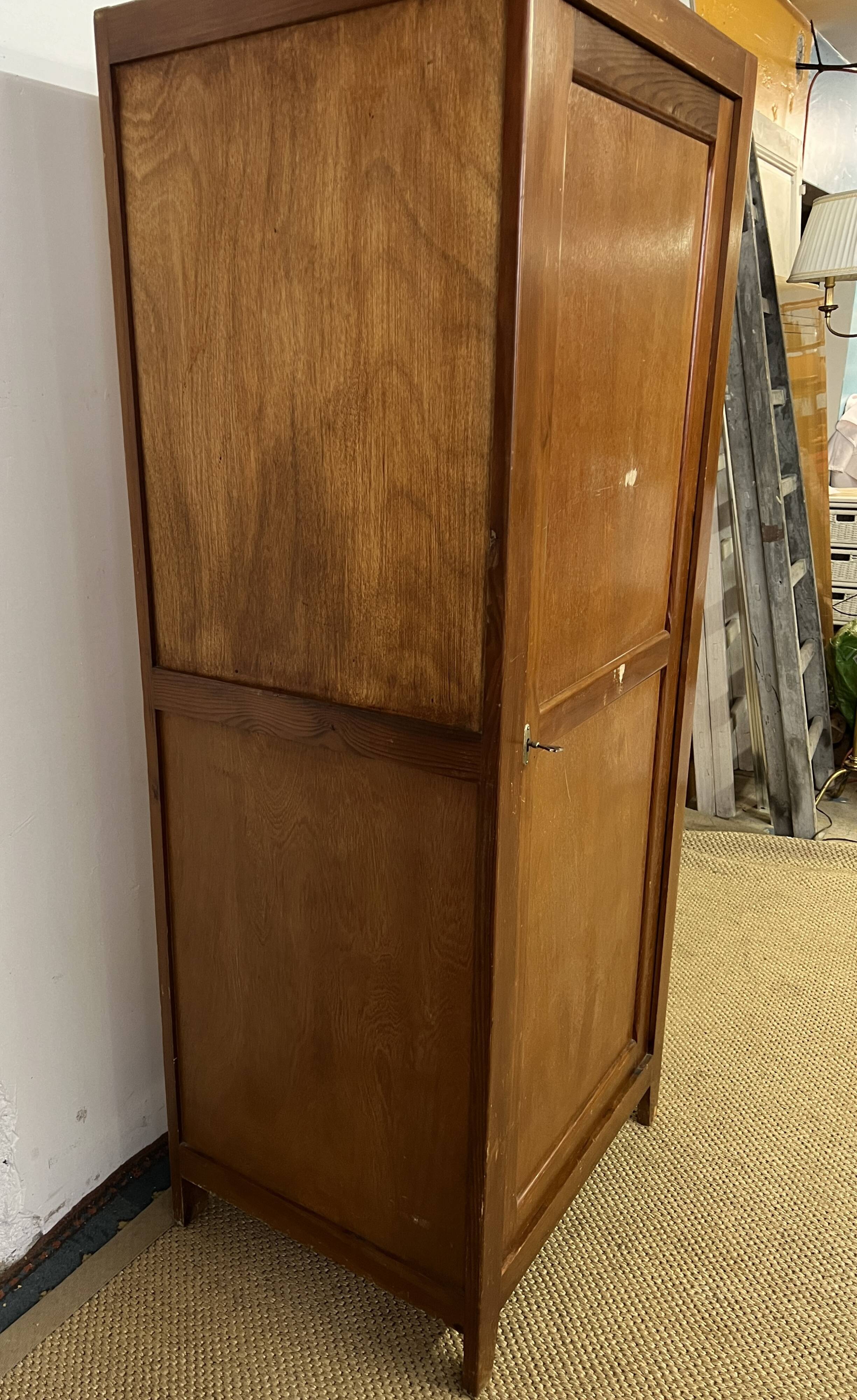 Armoire parisienne en bois vintage