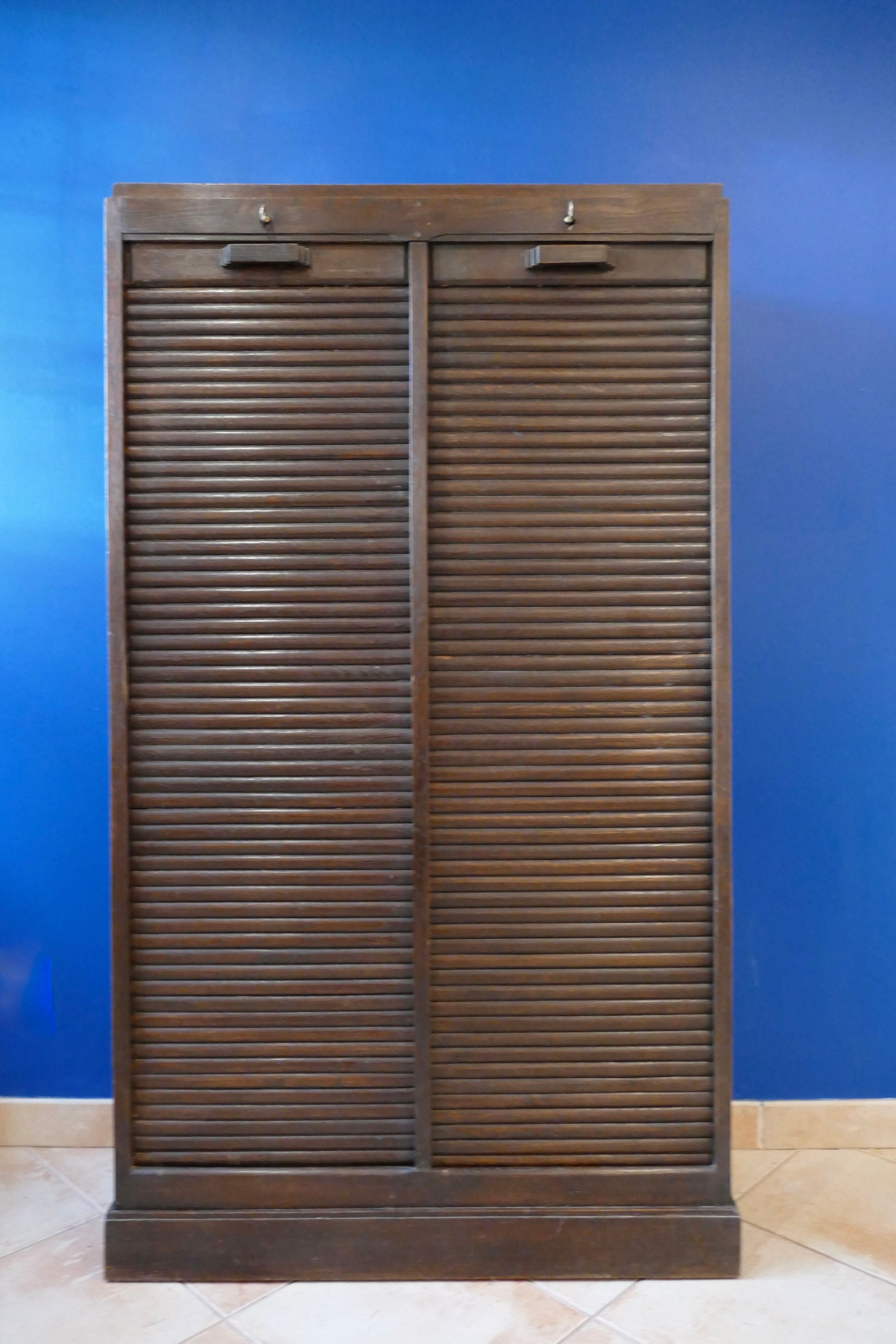 Curtain binder cabinet