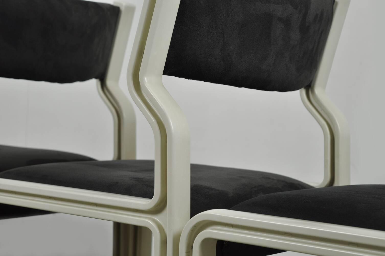 🟡 PASTOE plastic dining table chairs, Pierre Mennen, 70s Netherlands