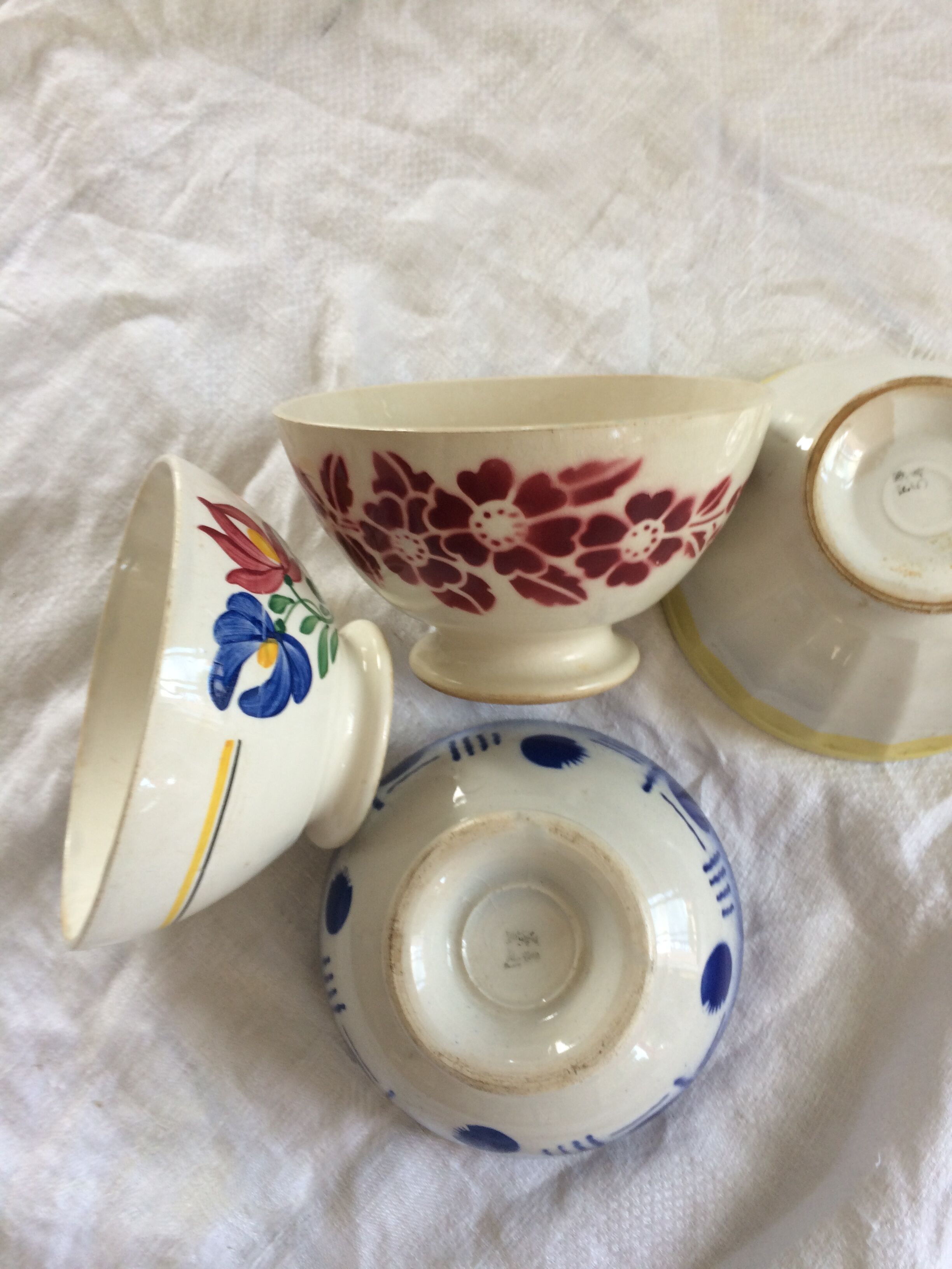 4 bowls old with flowers and patterns