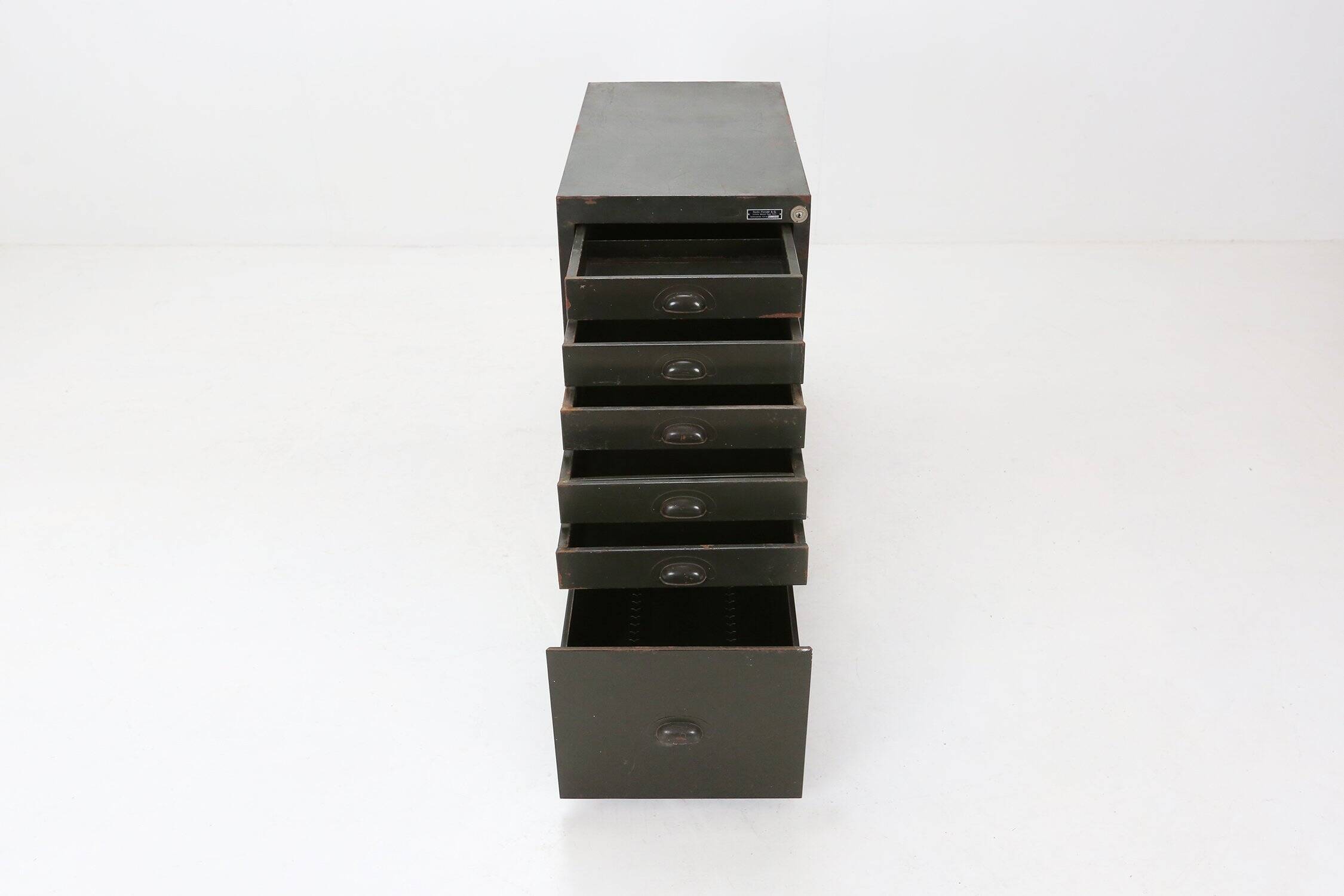 Classeur, commode militaire en métal vert, 1956