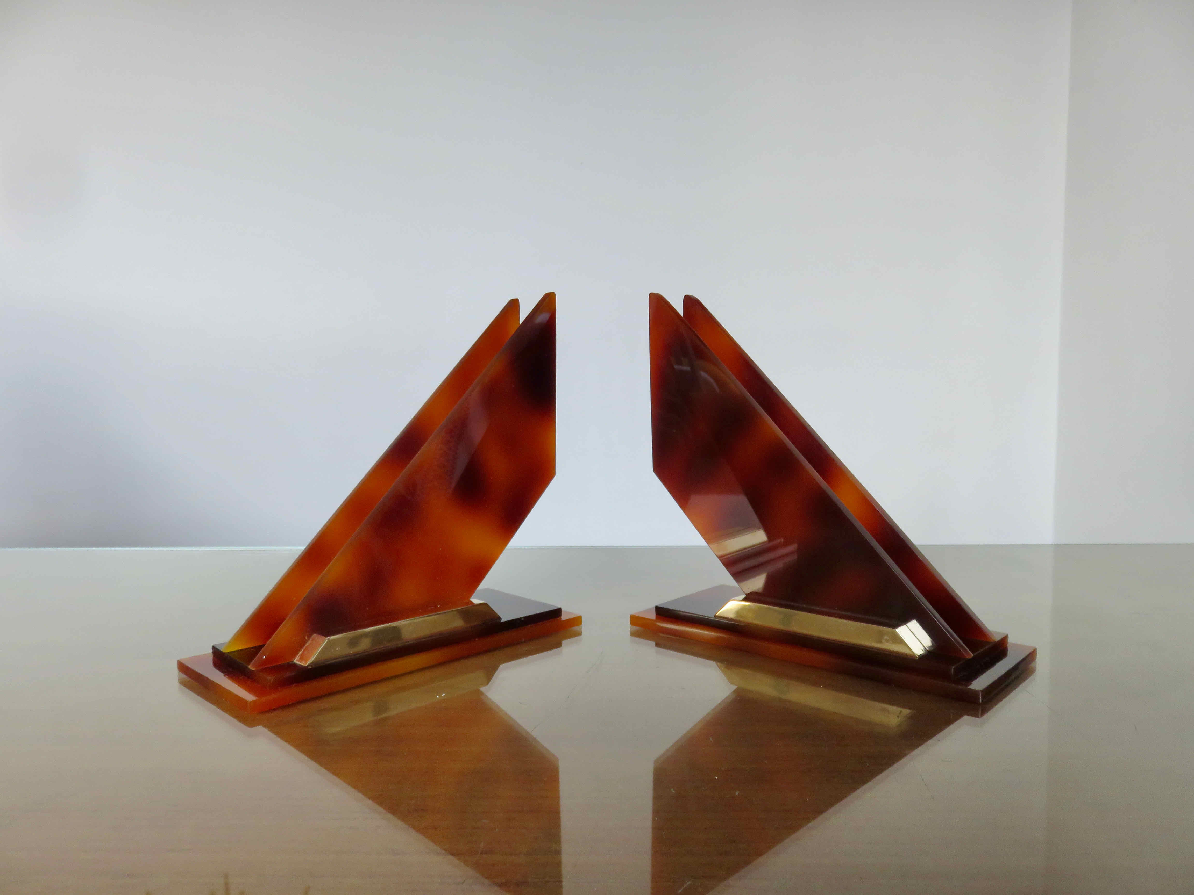 Paire de serre livres en plexiglas façon écaille pour Roche Bobois années 70