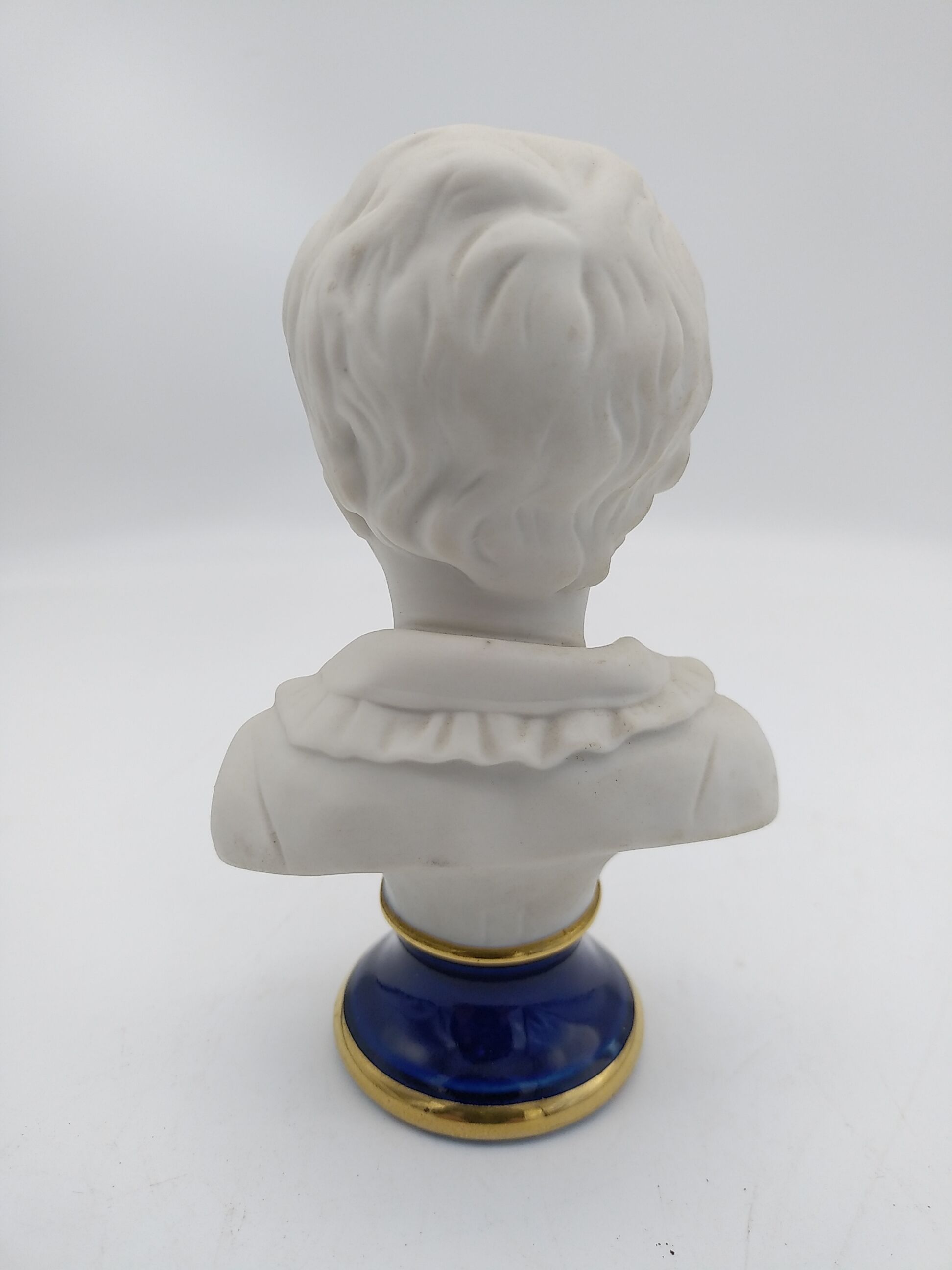 Child bust in biscuit. Capodimonte .