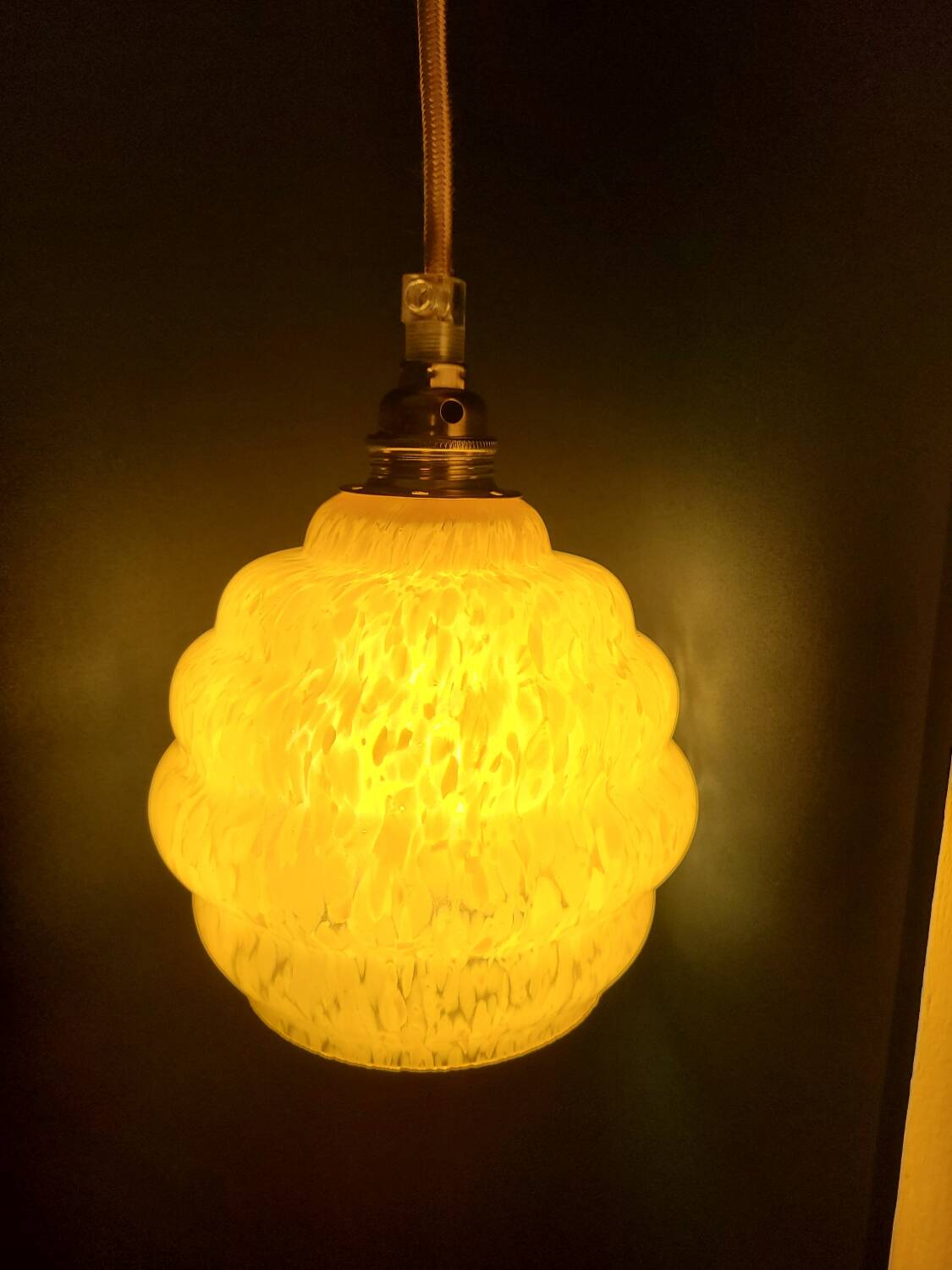 Baladeuse en verre de Clichy jaune