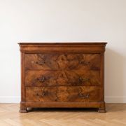 Commode ancienne en noyer massif