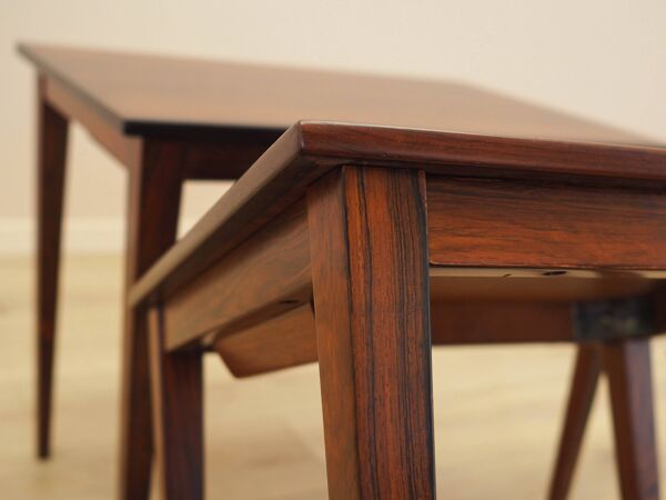 Ensemble de trois tables basses en palissandre, design danois, années 1960, fabriquées au Danemark.