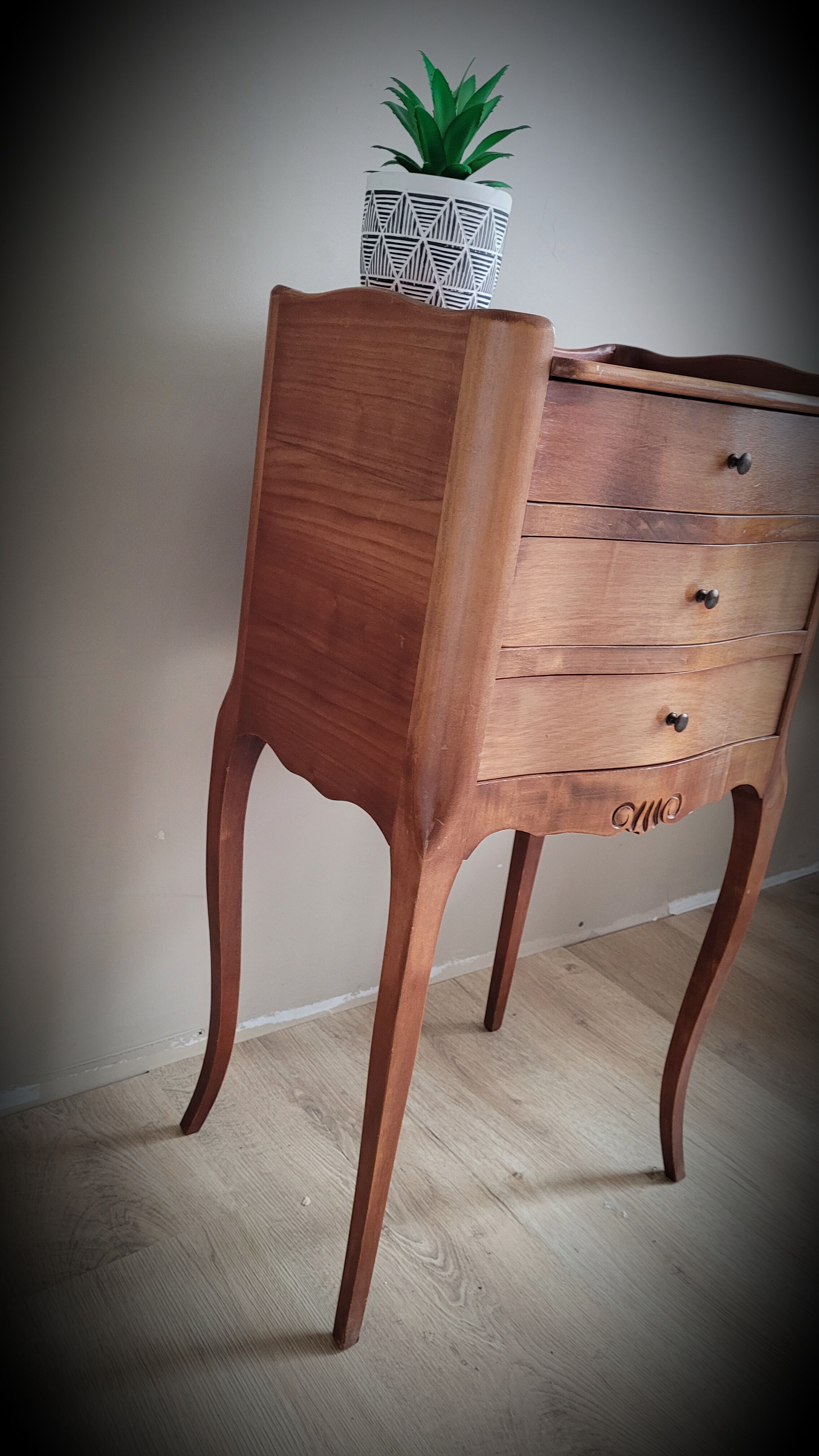 Regency bedside table with drawers