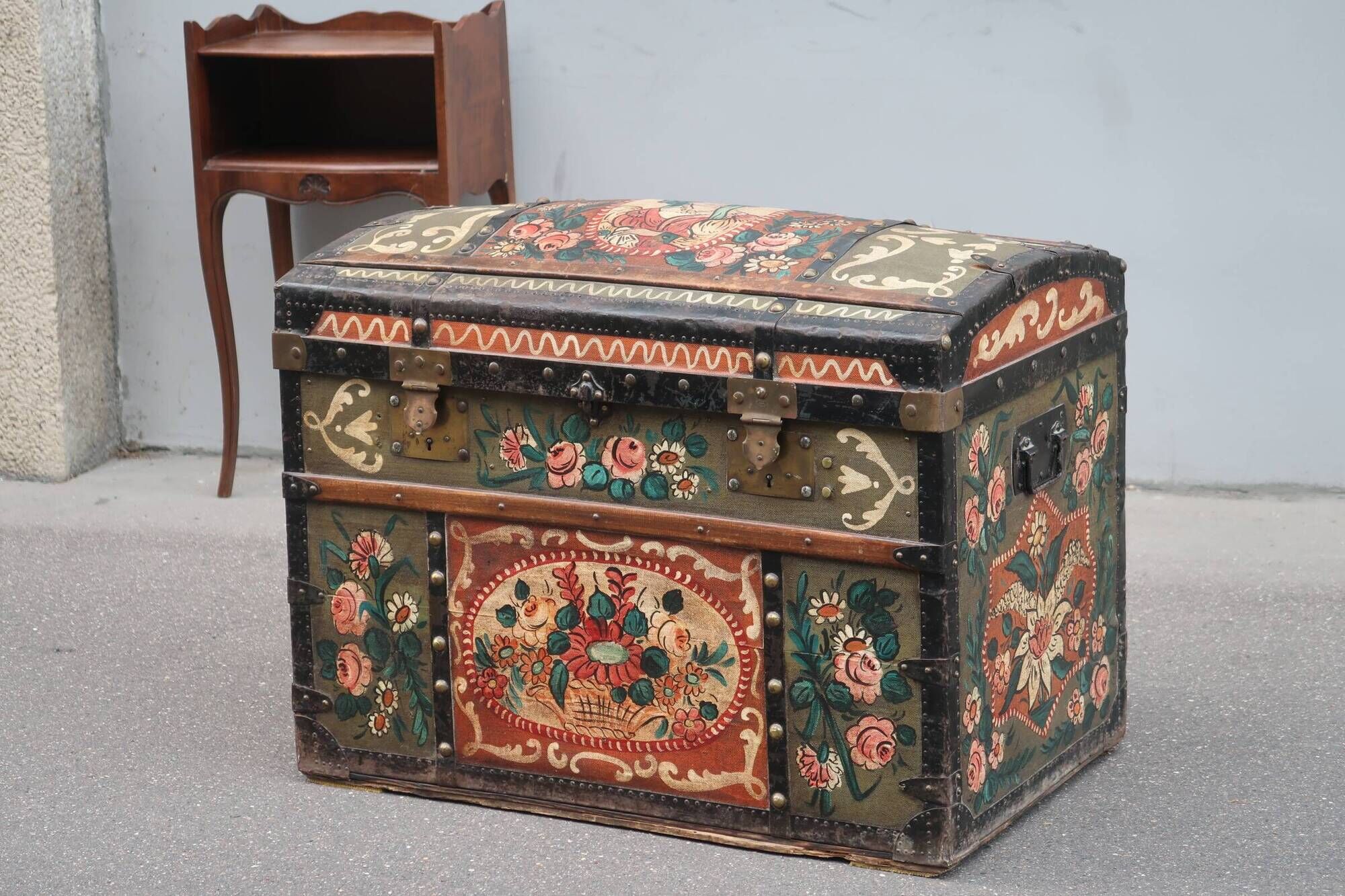 Large French wedding chest from the early 20th century.