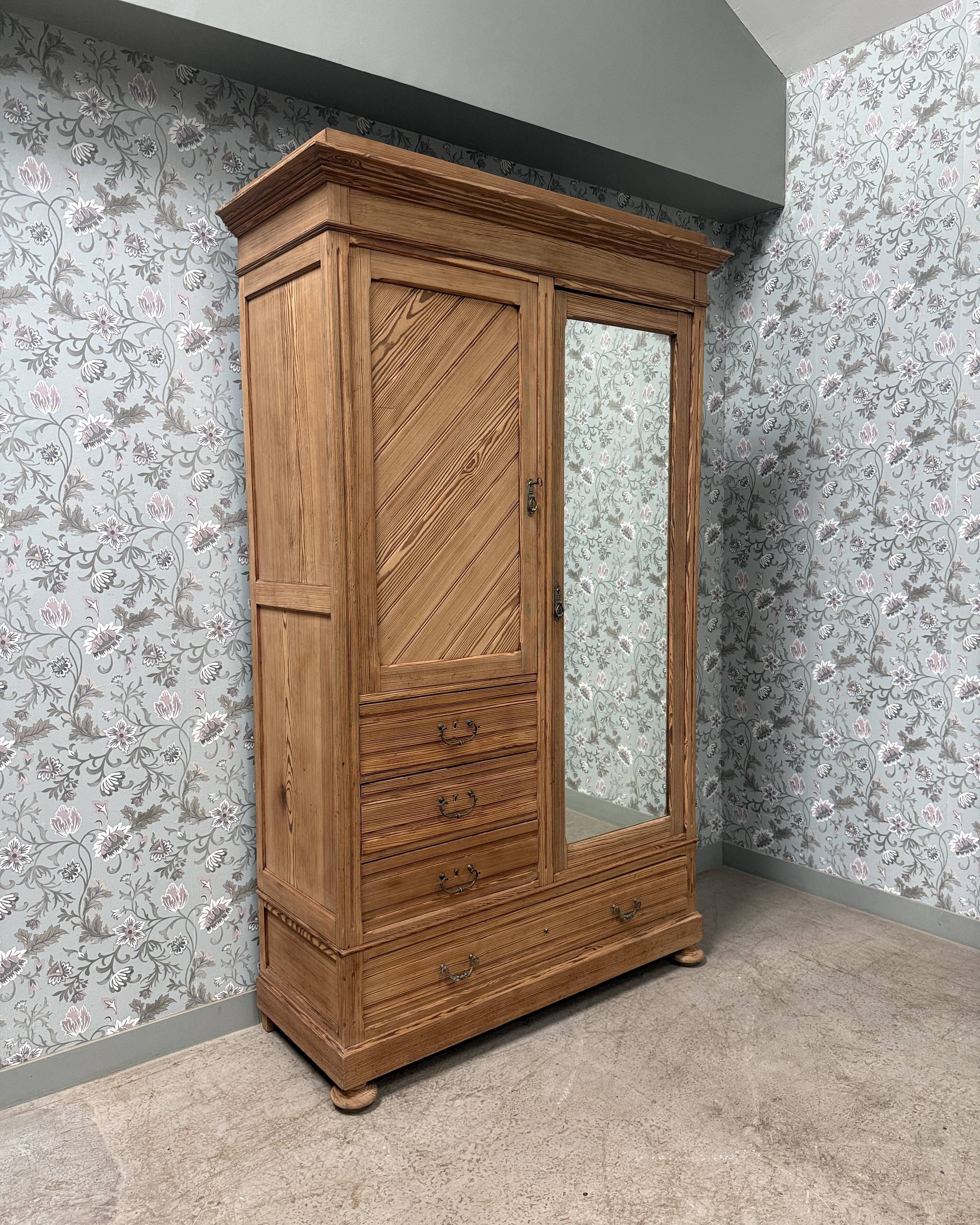 Armoire ancienne de campagne, rénovée