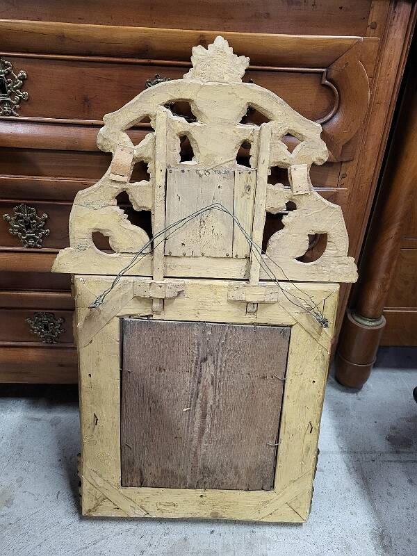 GILT WOODEN GLASS MIRROR FROM THE LATE 18TH CENTURY