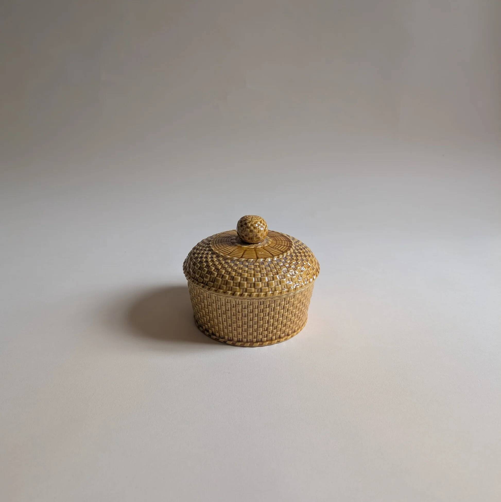 Mustard ceramic box