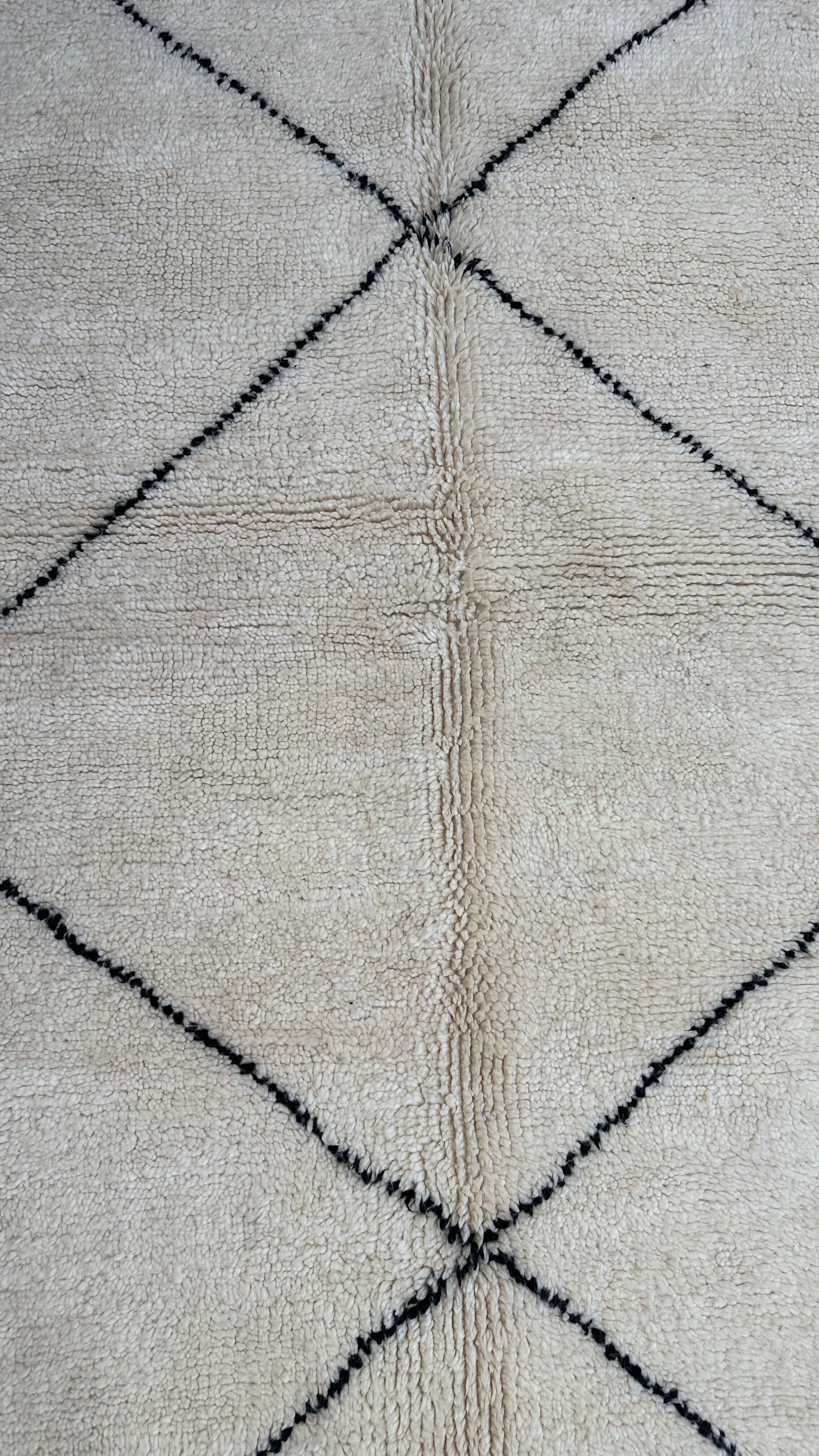 Moroccan rug ben ouarain white - 161 x 267 cm