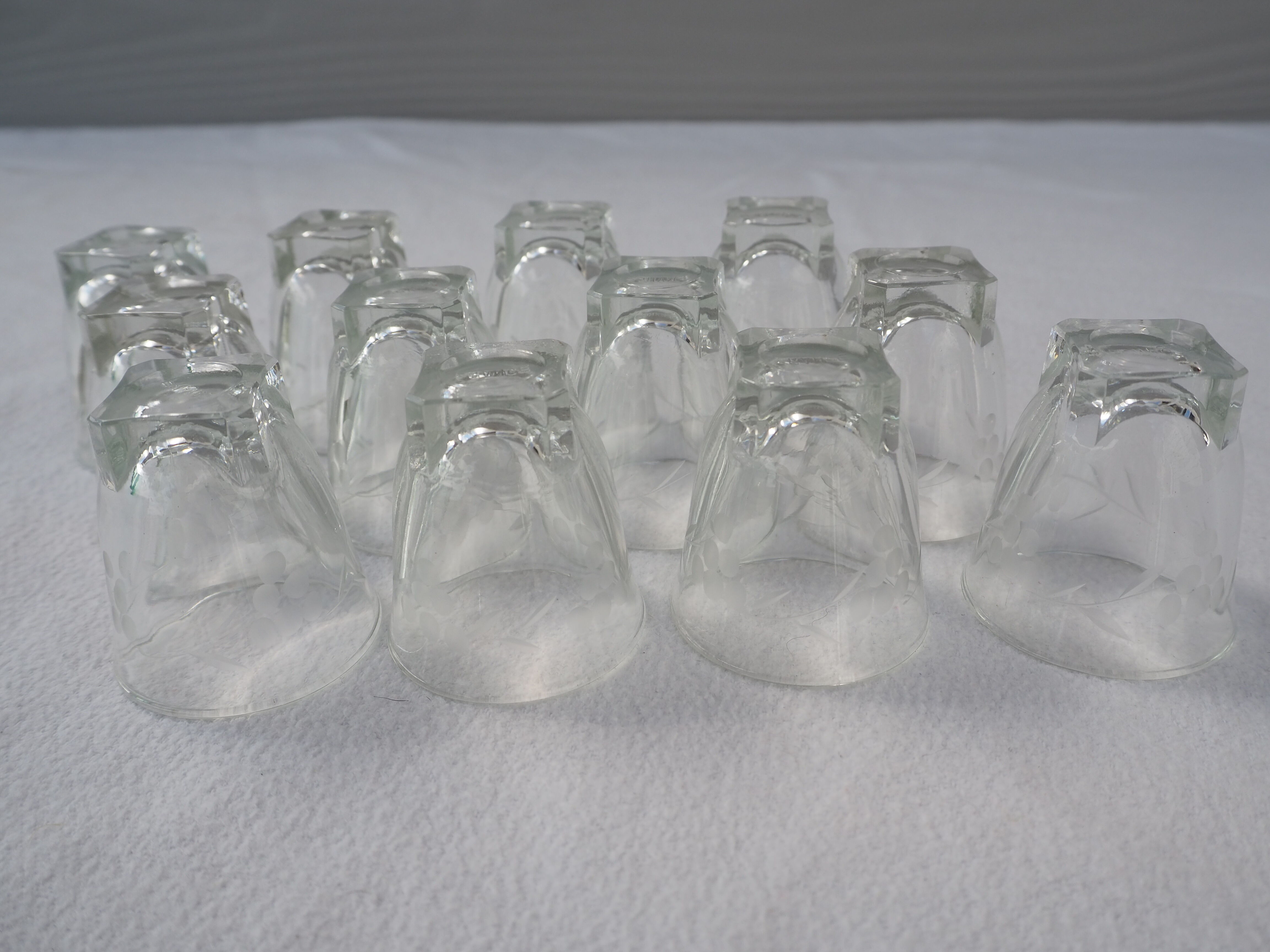 12 engraved liqueur glasses – from the 1960s-1970s
