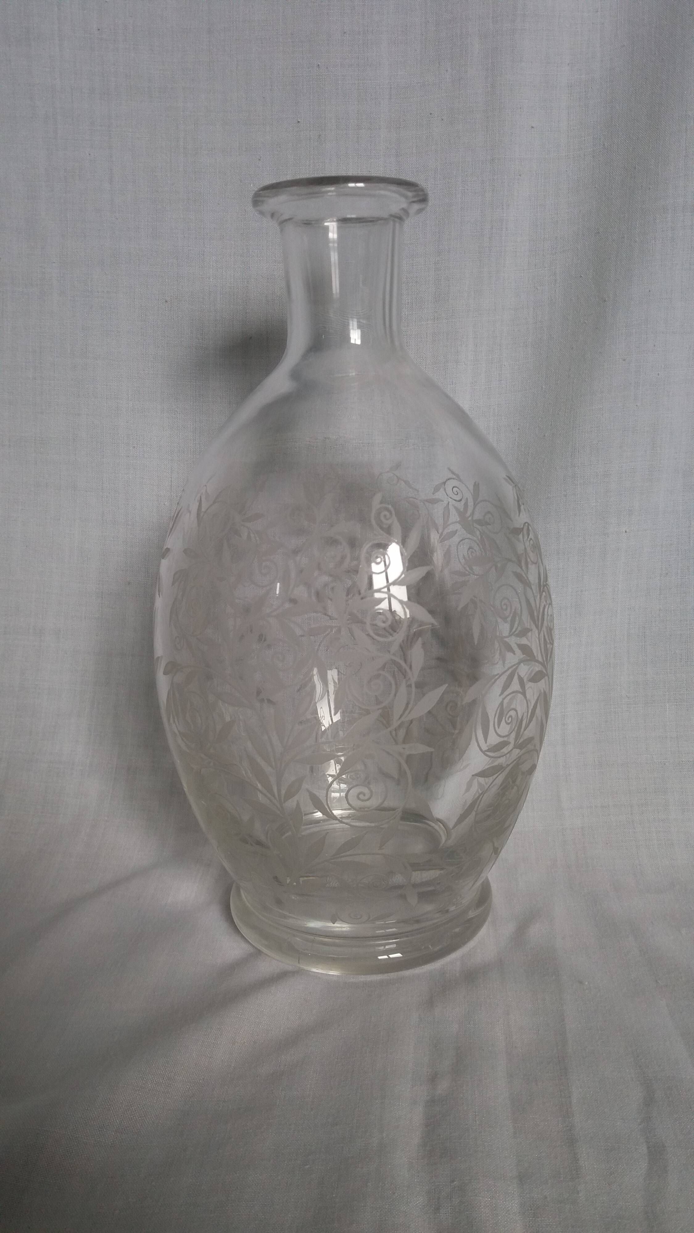 Carafe bottle with a stopper, engraved patterns, Baccarat, Golfe Juan