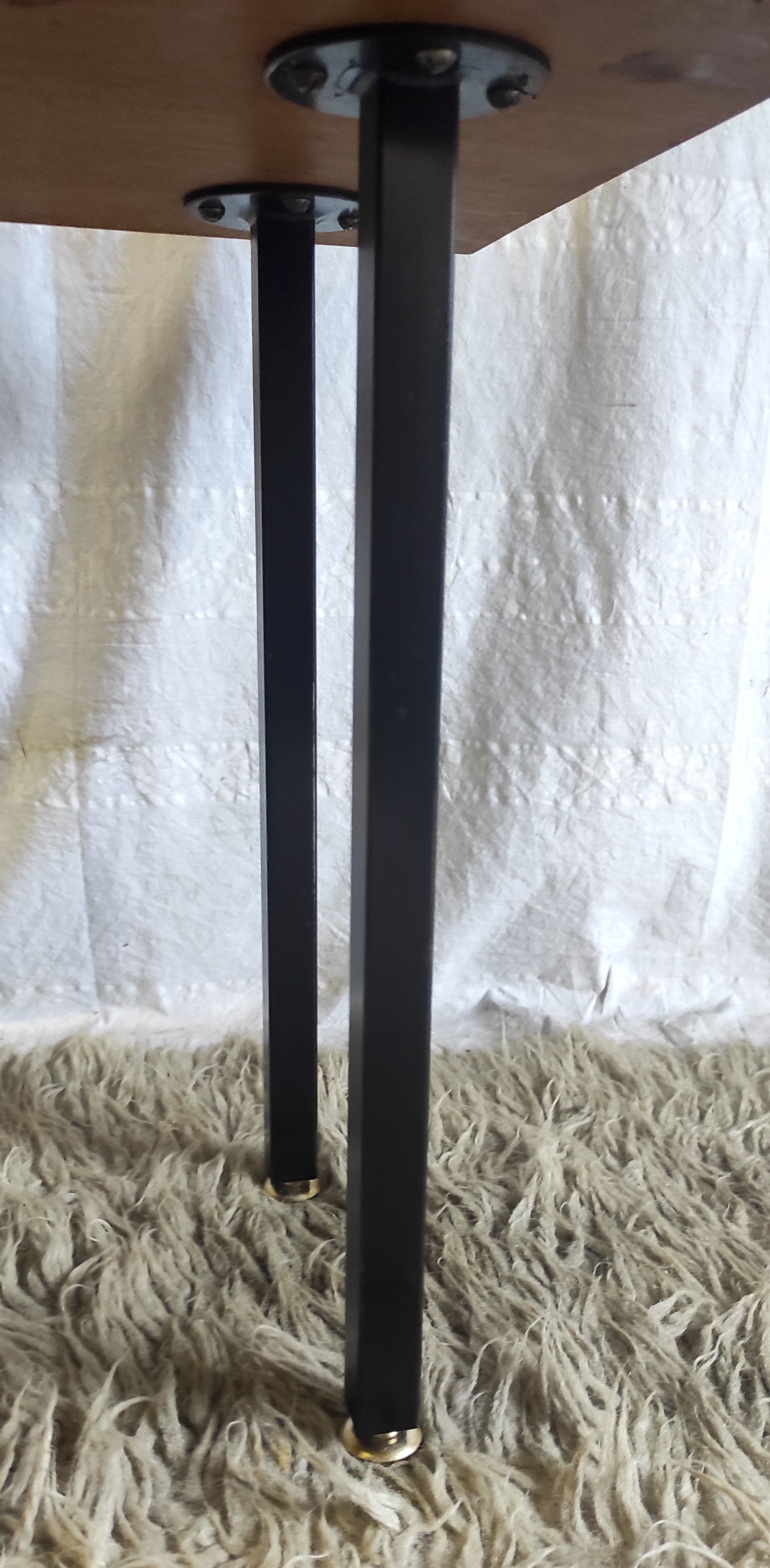 Modernist side table in solid wood and black lacquered metal 50s/60s