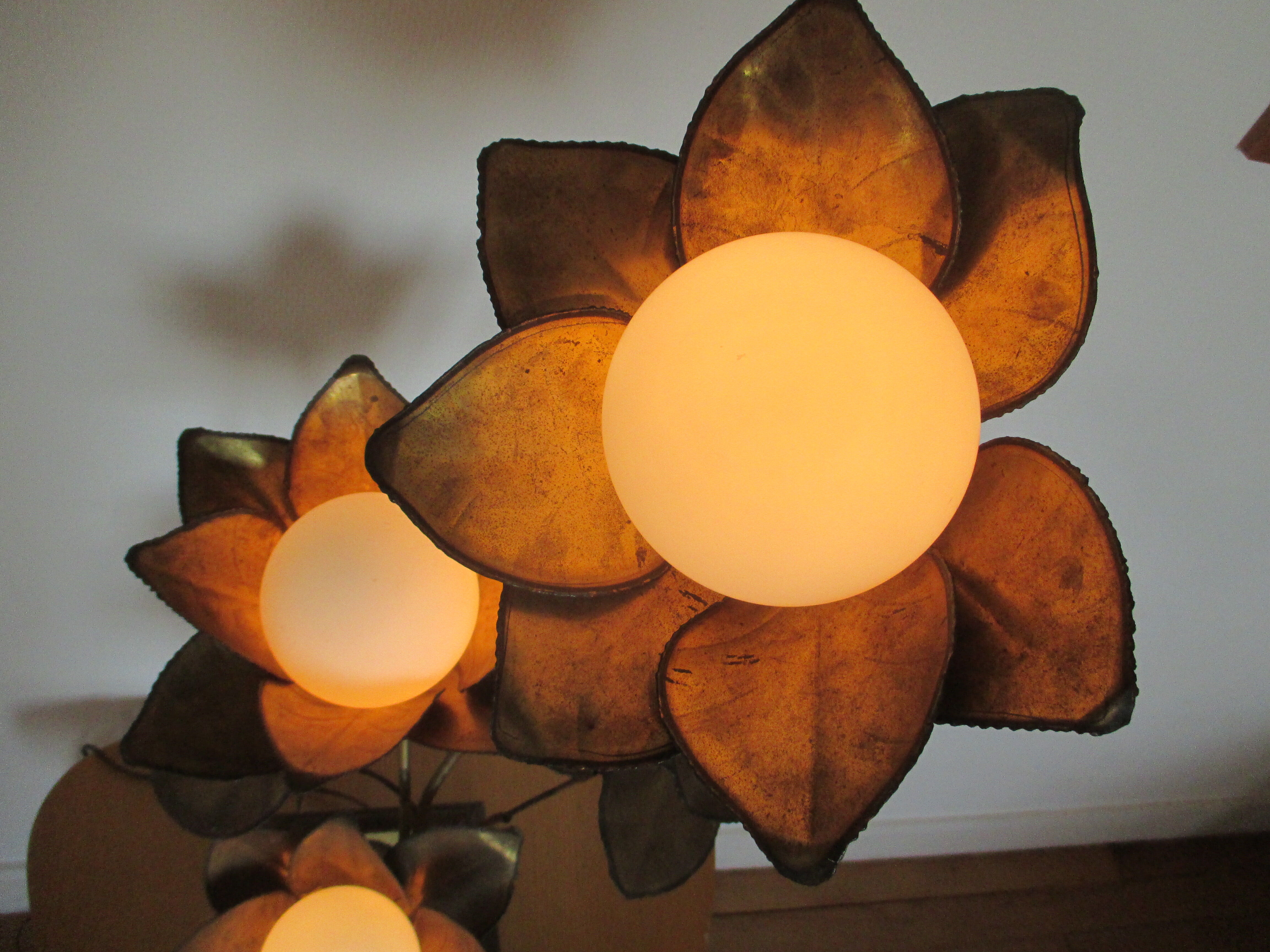 Golden metal brass flower lamp