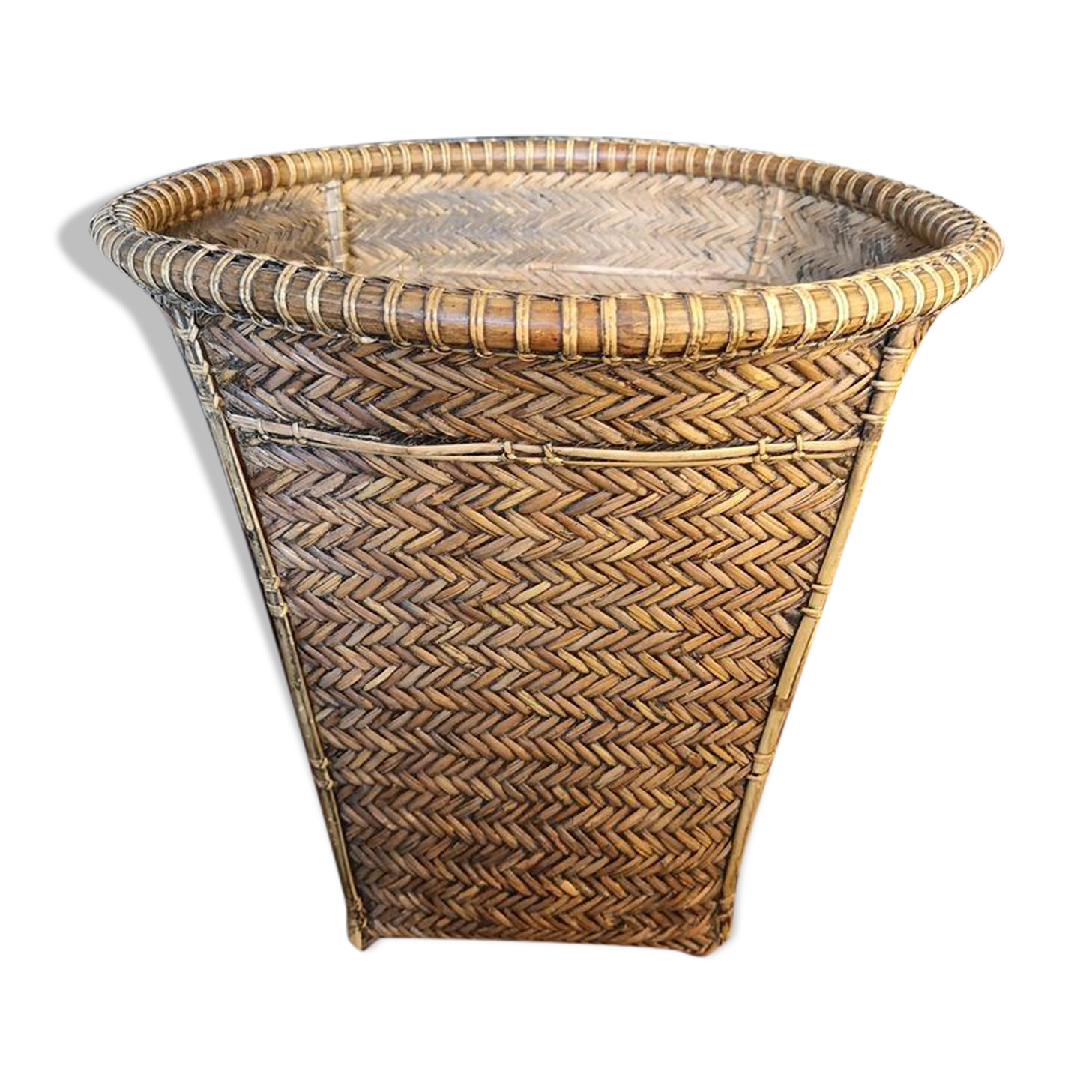 Basket in woven rattan, 1920s-1930s