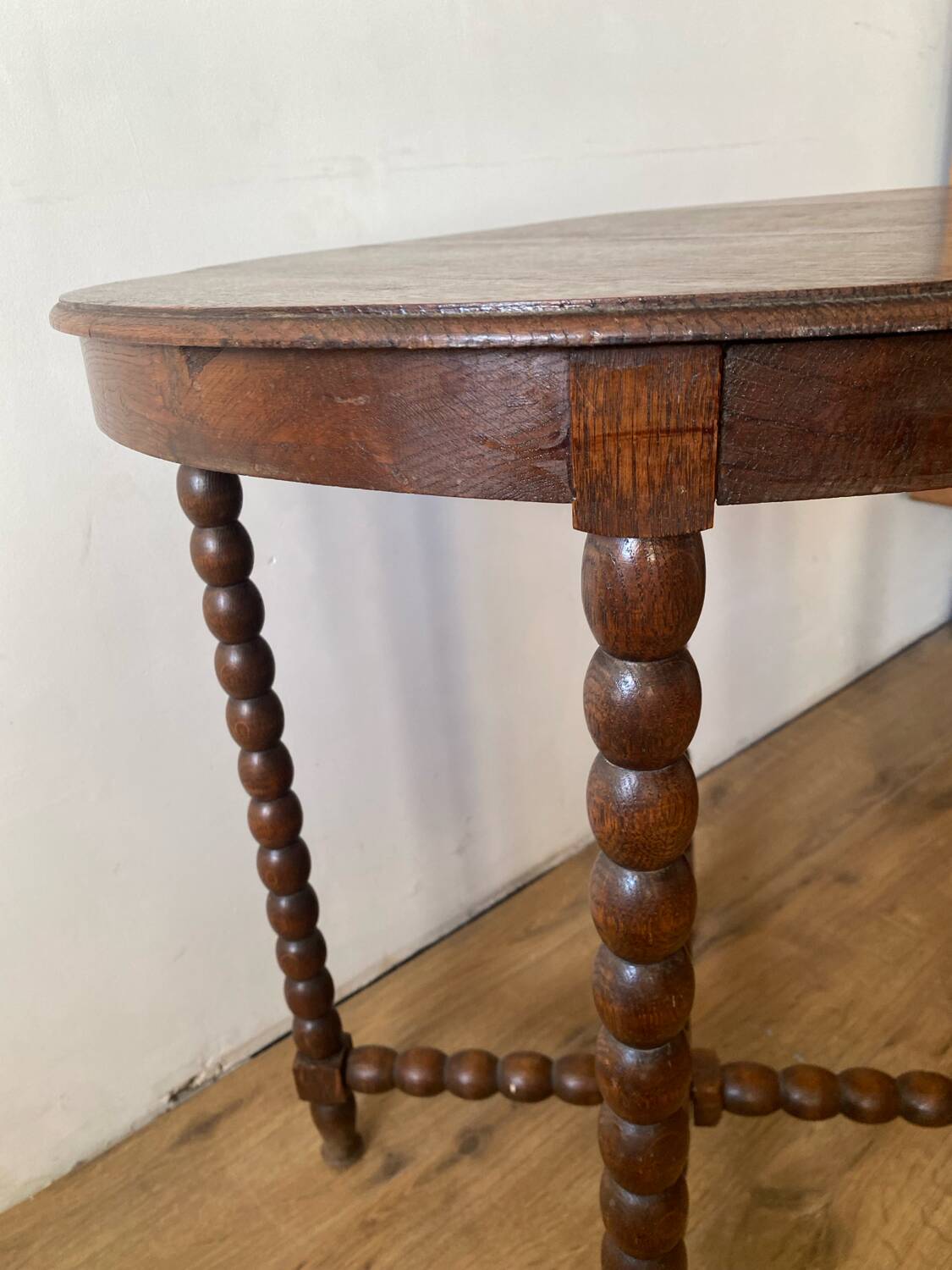 Side table with turned, beaded wooden legs