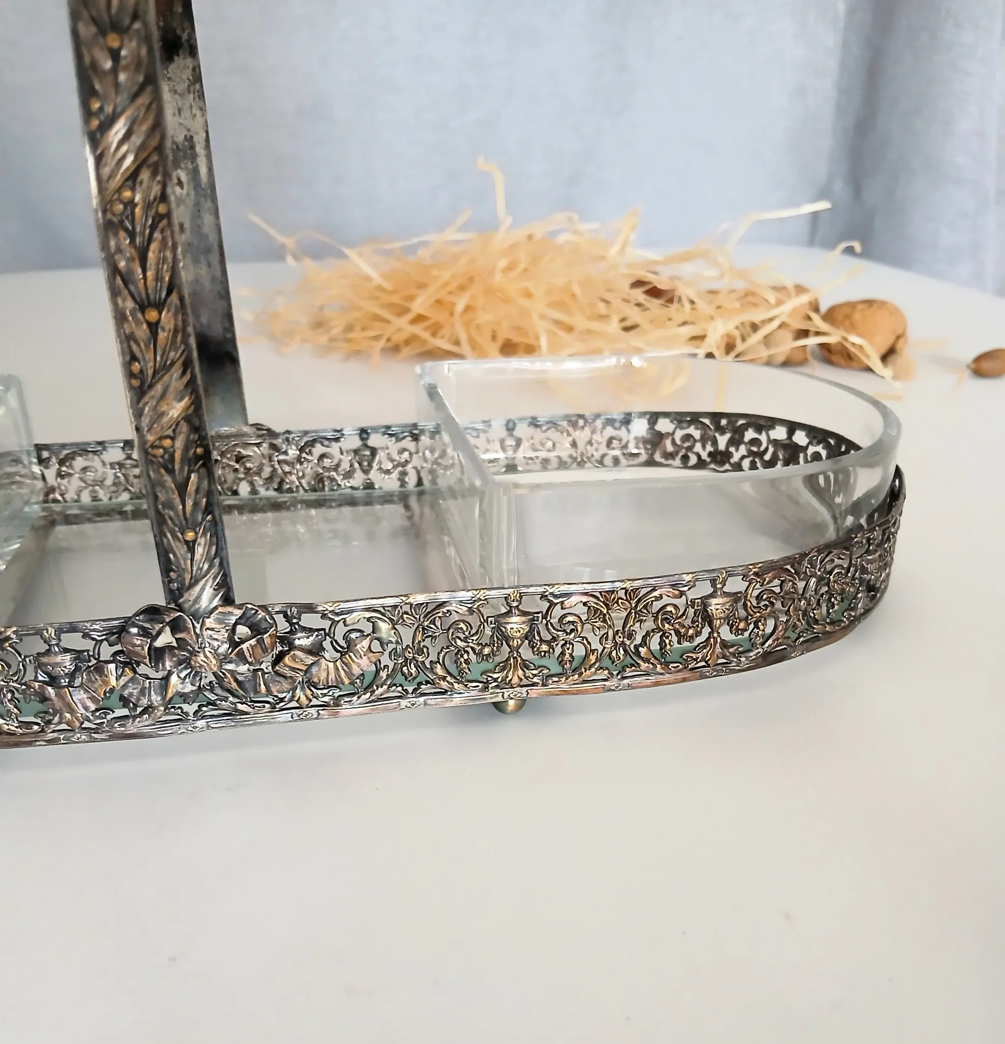 Louis XVI style table servant for hors d'oeuvres in silver-plated metal and glass.