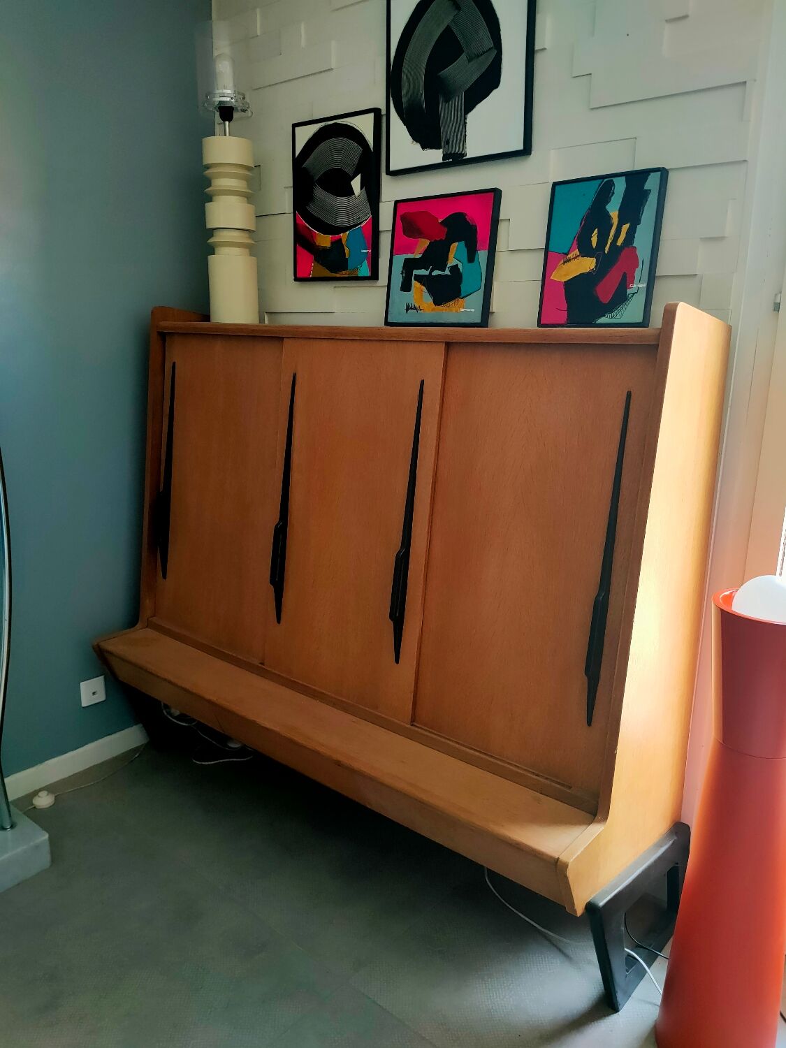 High sideboard by Gérard Guermonprez dating from the 1950s in blond oak