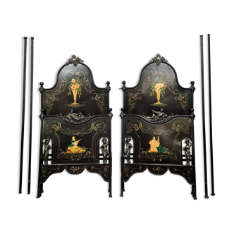 Pair of Napoleon III beds in cast iron and bronze with hand-painted decorations, around 1850