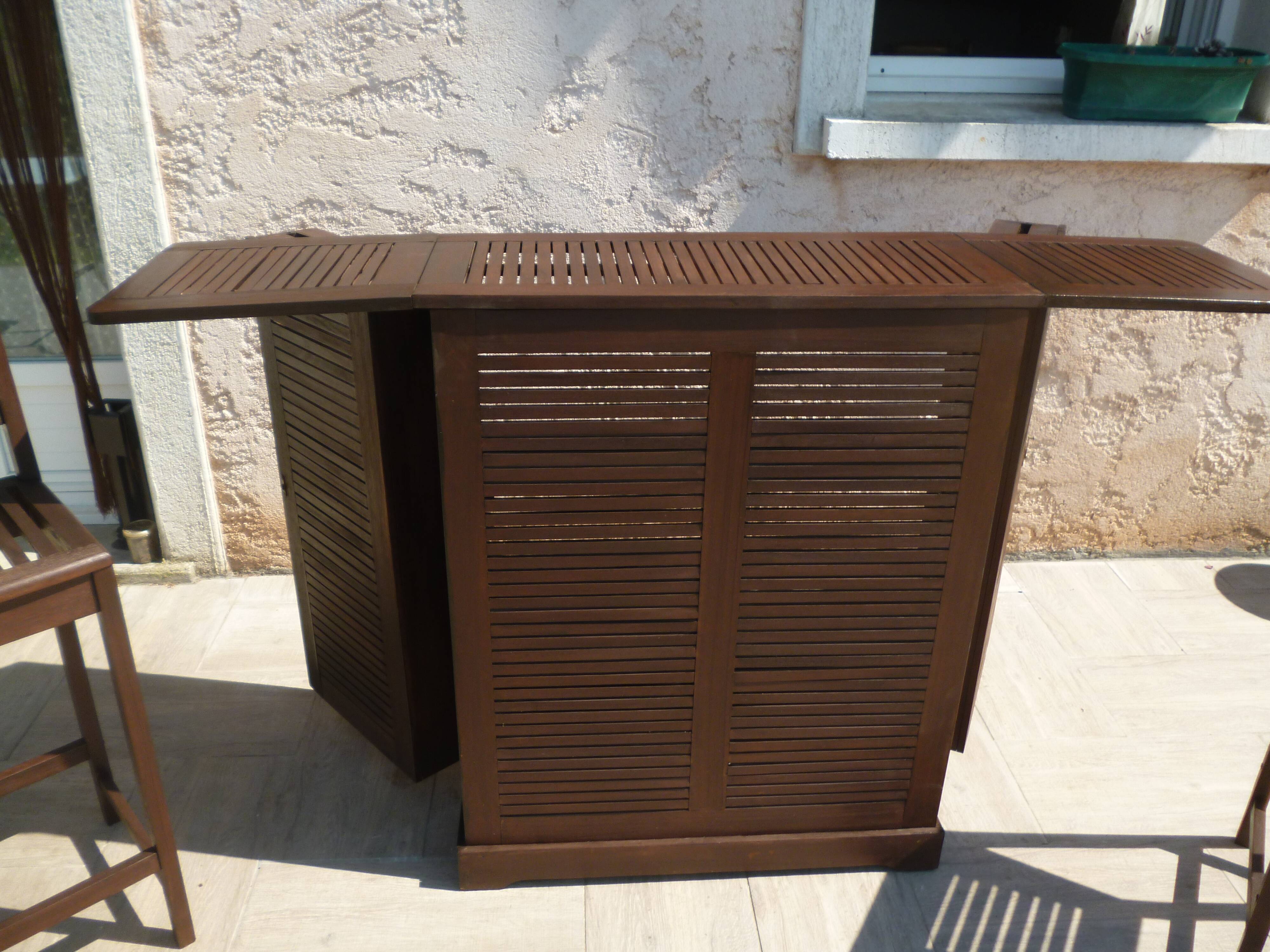 Foldable teak bar and two bar stools