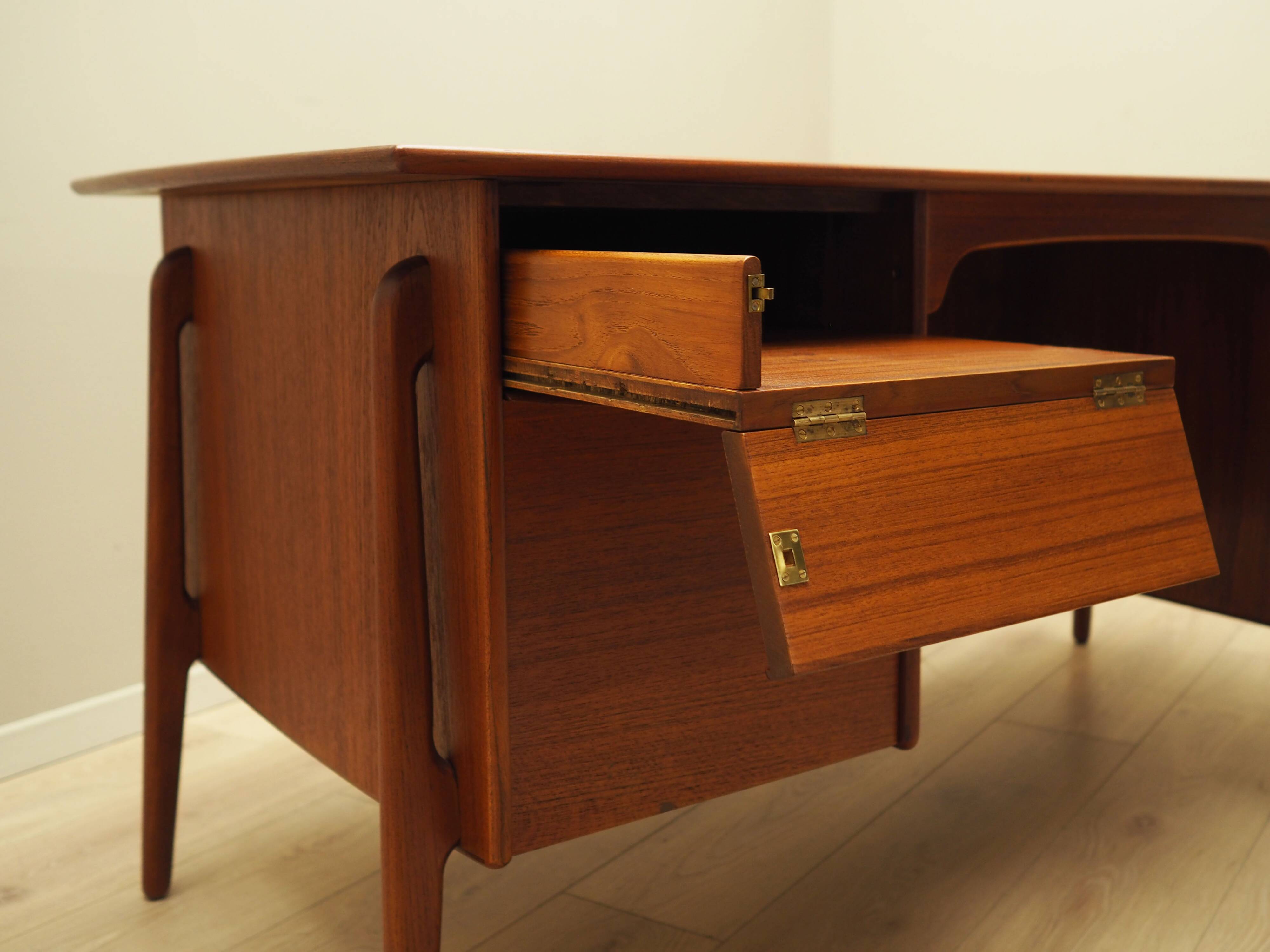 Teak desk, Danish design, 1960s, designer: Svend Age Madsen