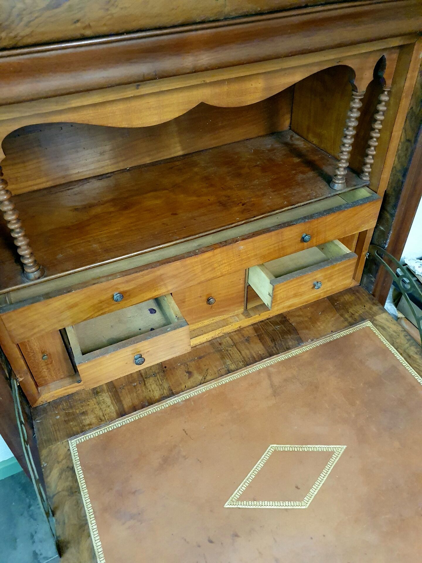 Former secretary Louis-Philippe in walnut and marble – 19th century