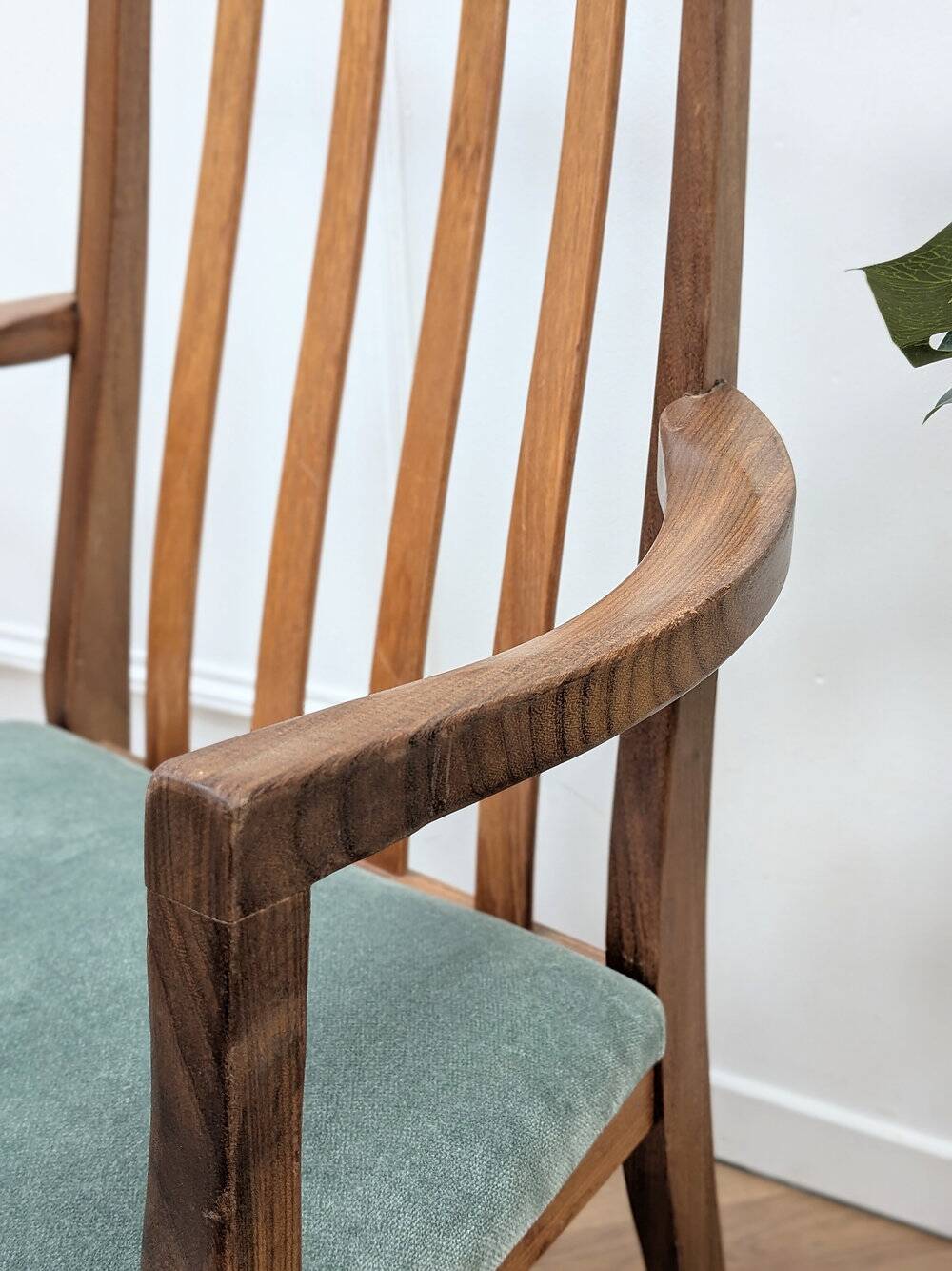 4 chaises et 2 fauteuils Gplan vintage en teck