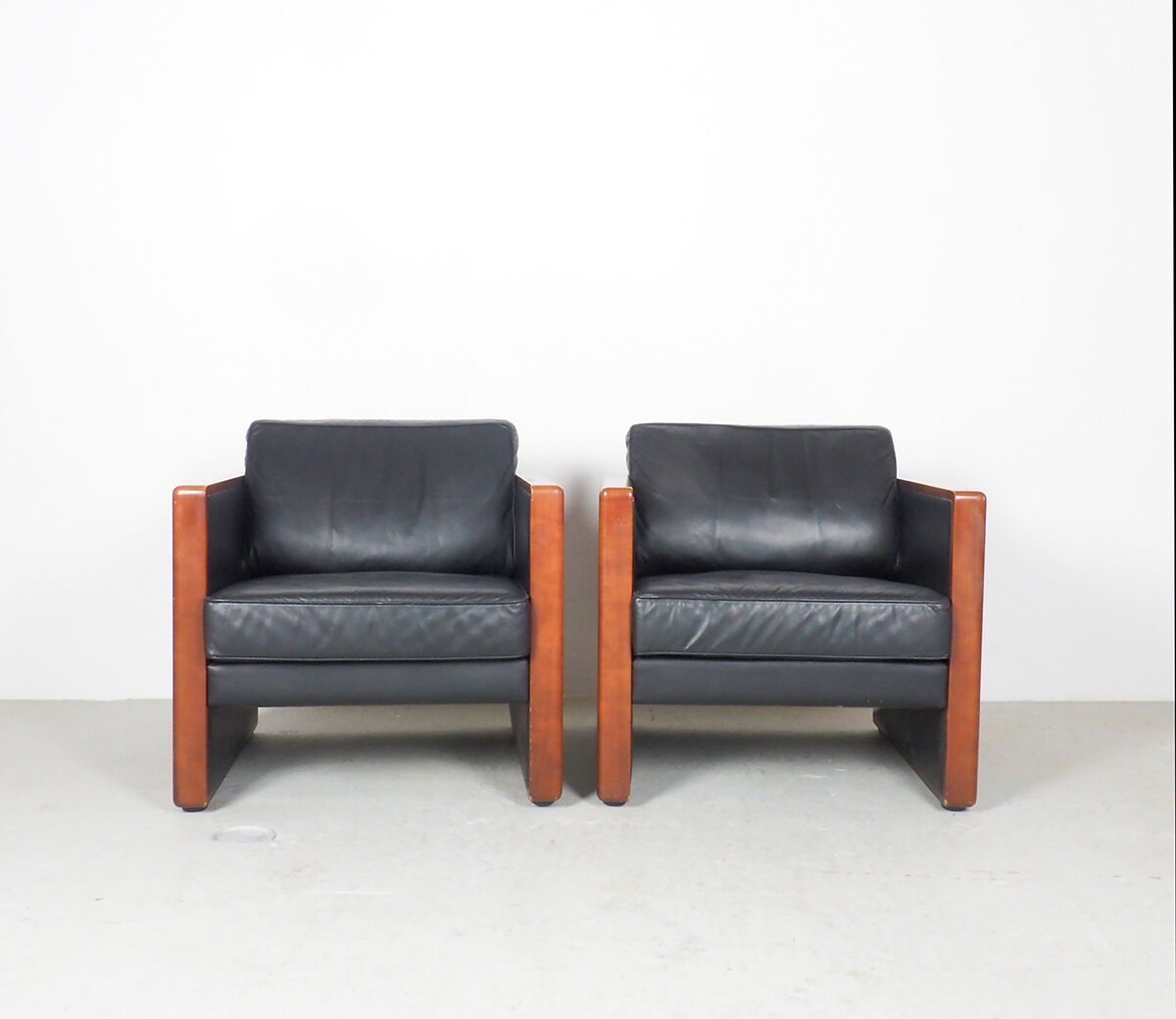 2 vintage Walter Knoll leather lounge chairs, 1970's