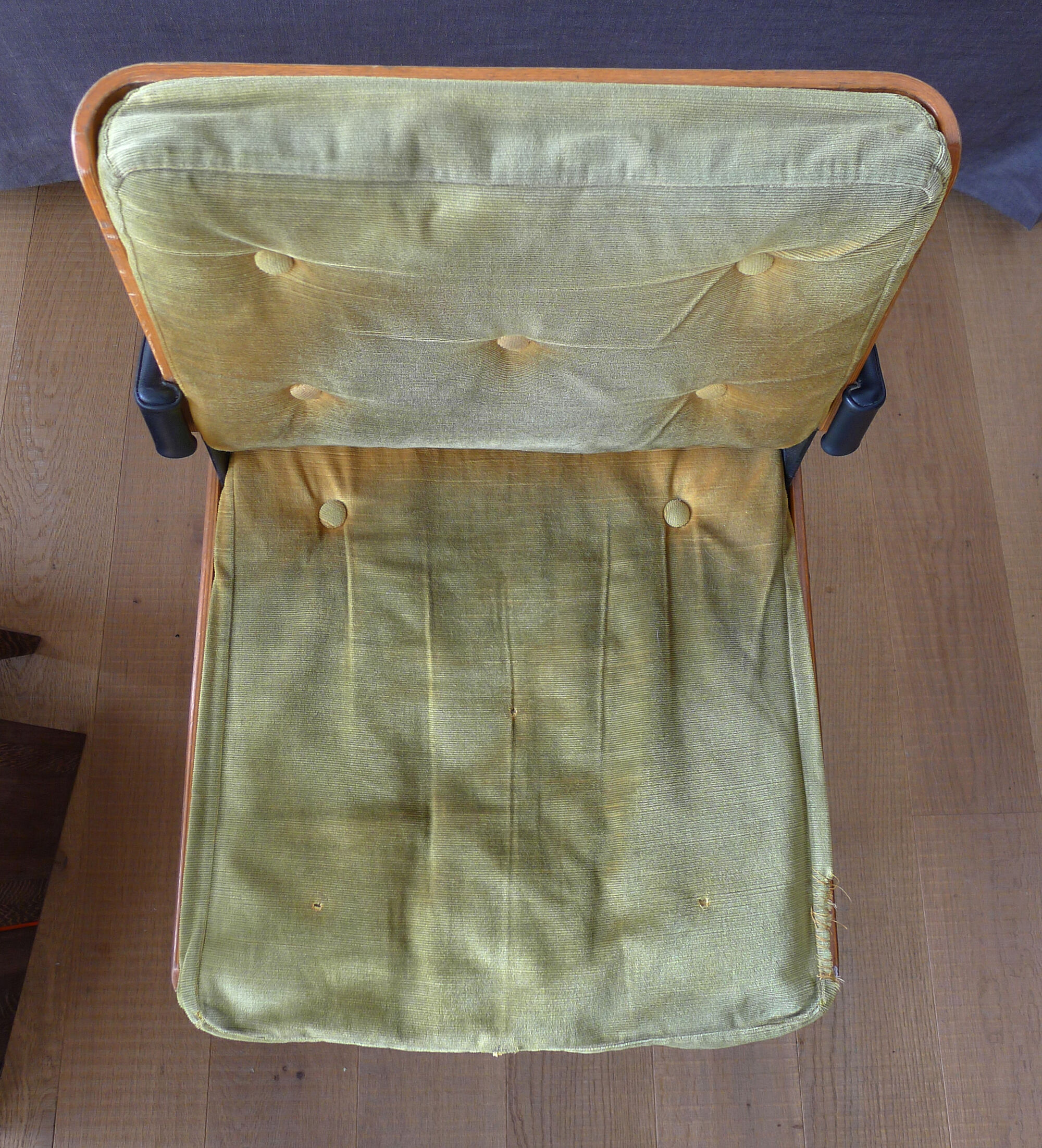 Chaise de chez Modern'Tube série Marcom