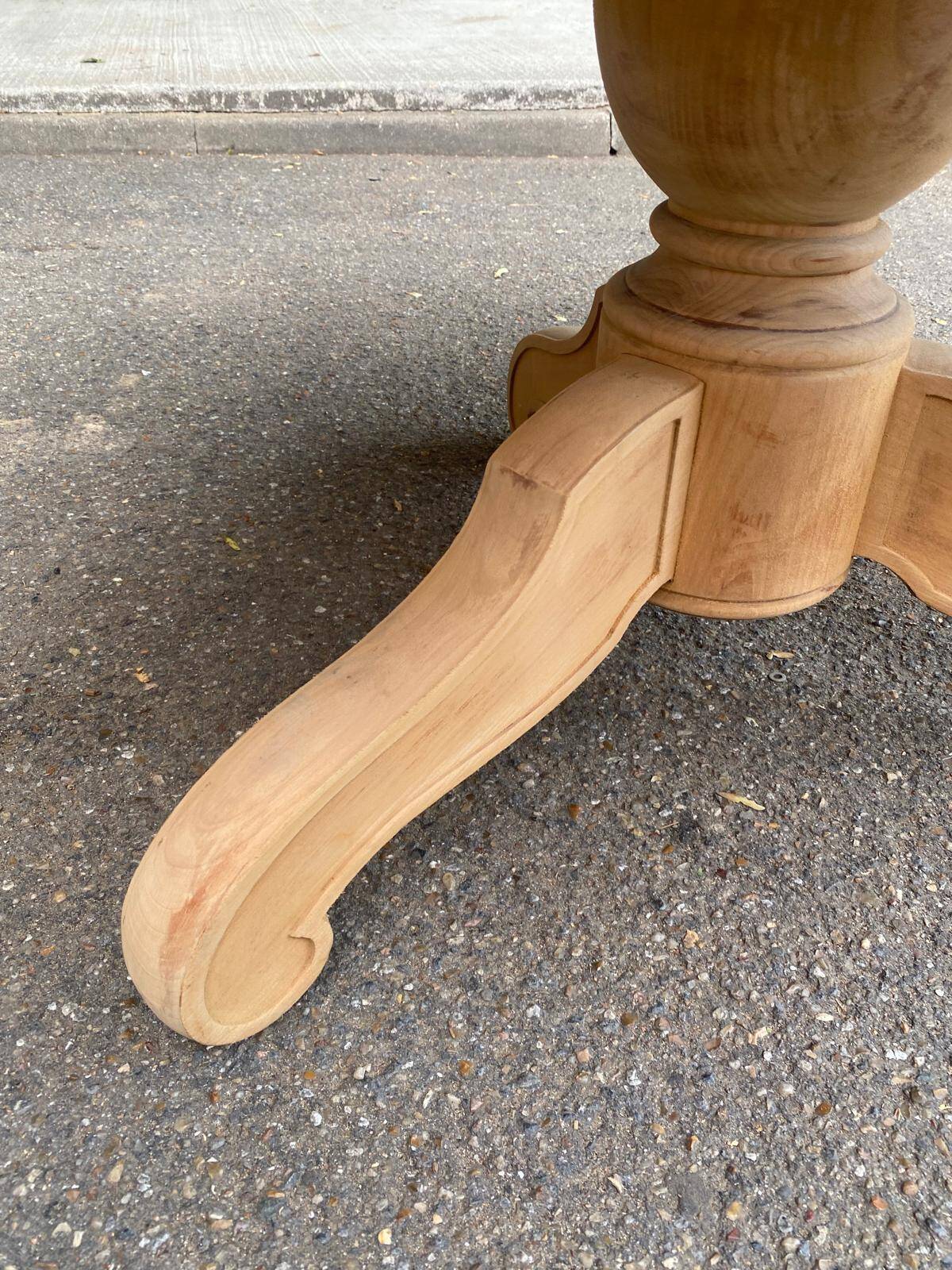 Table à manger ronde pied central extensible décapée en bois massif 3 rallo