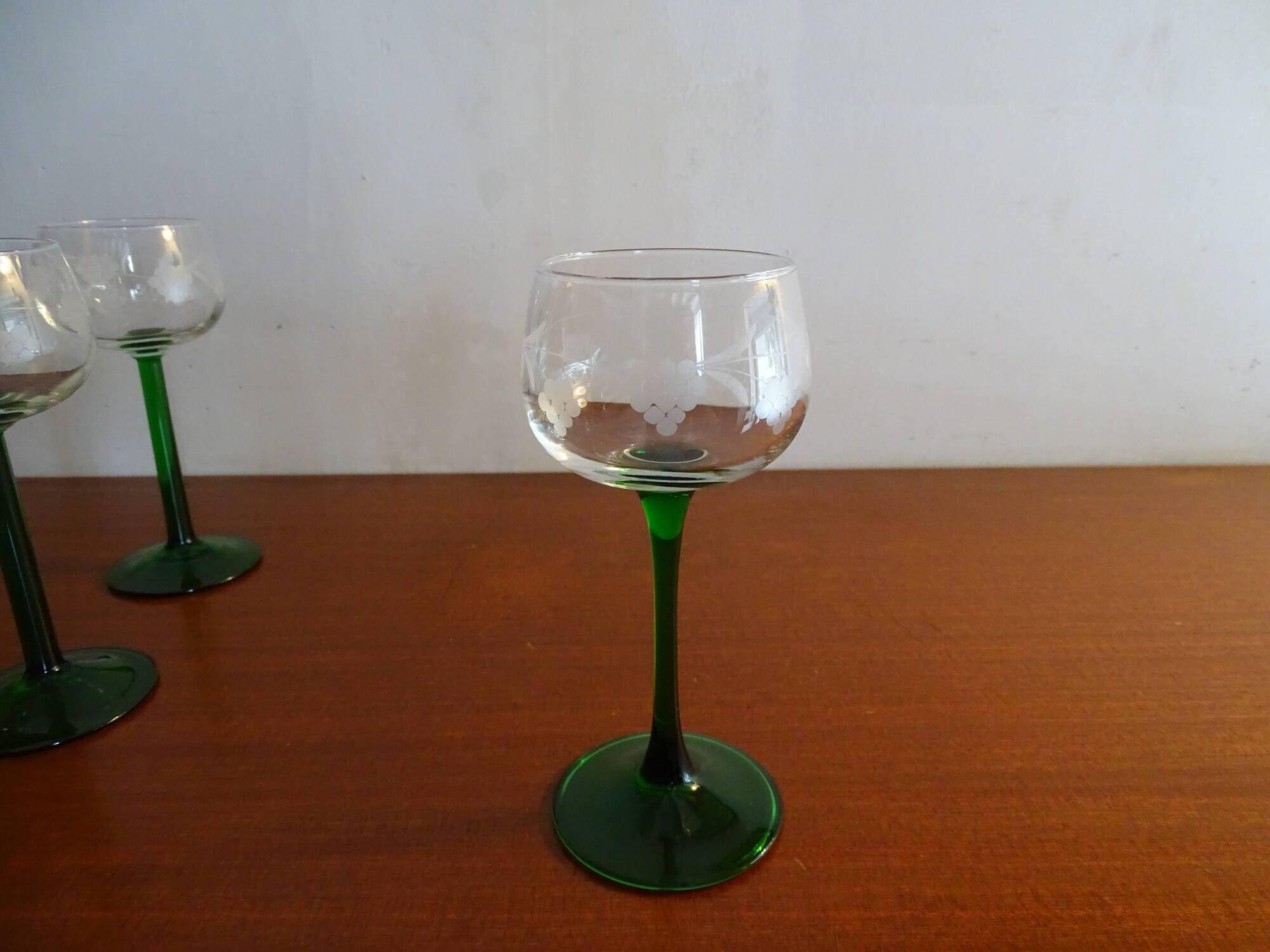 8 verres vin blanc d'Alsace gravés grappes de raisins Luminarc France