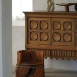 Primitive stump seat in pine, hand-carved, modern Swedish, Wabi Sabi, 1900s.