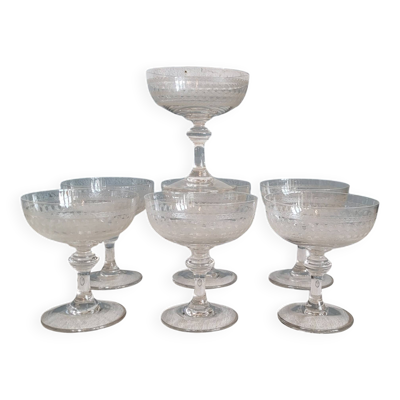 7 coupes à champagne en cristal