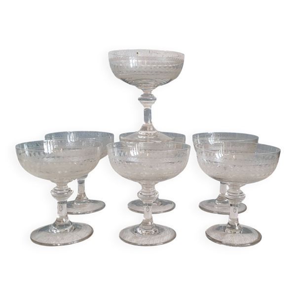 7 coupes à champagne en cristal