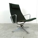 Fauteuil lounge Charles & Ray Eames EA124 en tissu noir, années 1970