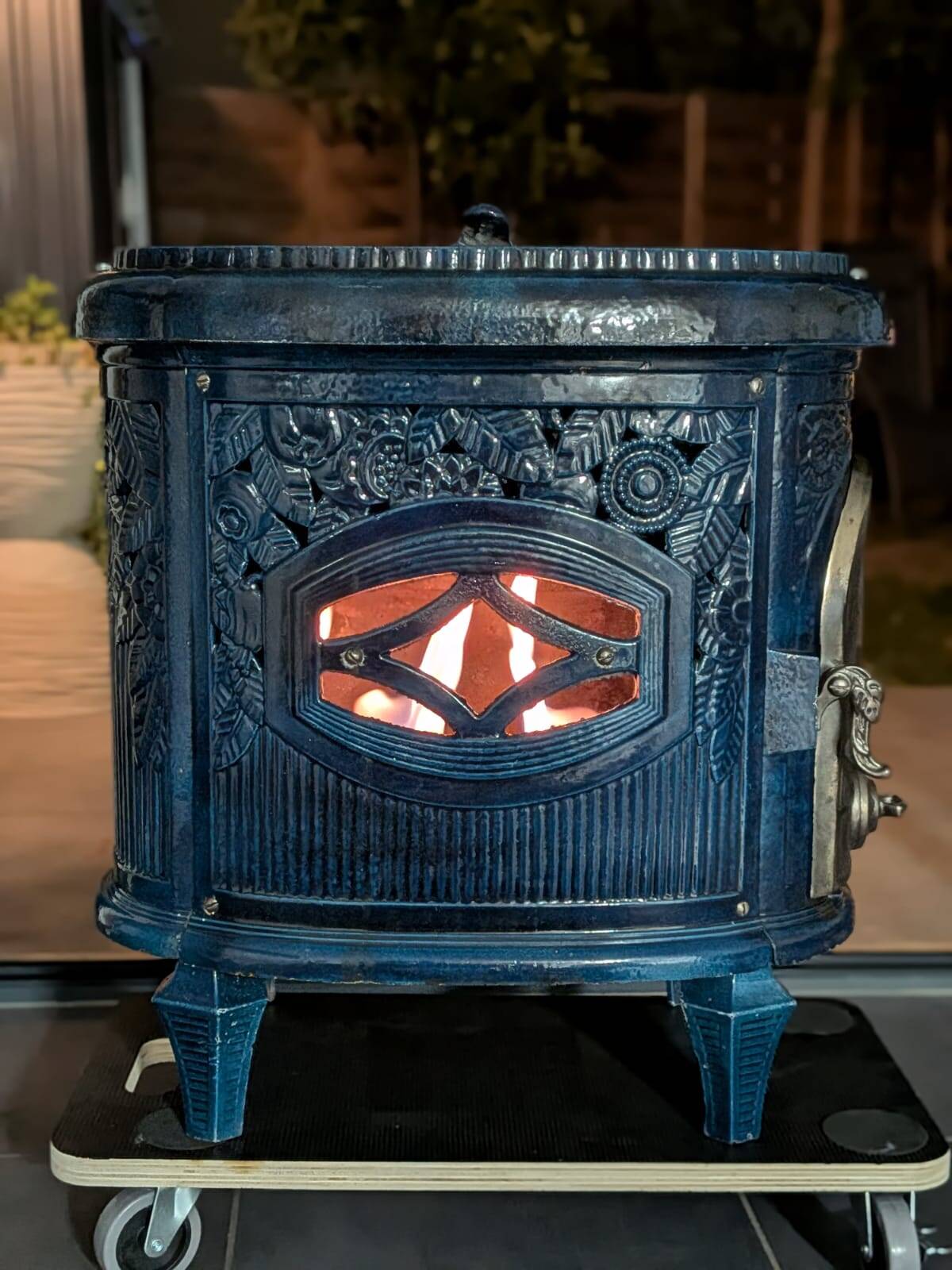Vintage "Le Non Pareil" cast iron blue enamel pan – Upcycled to bioethanol