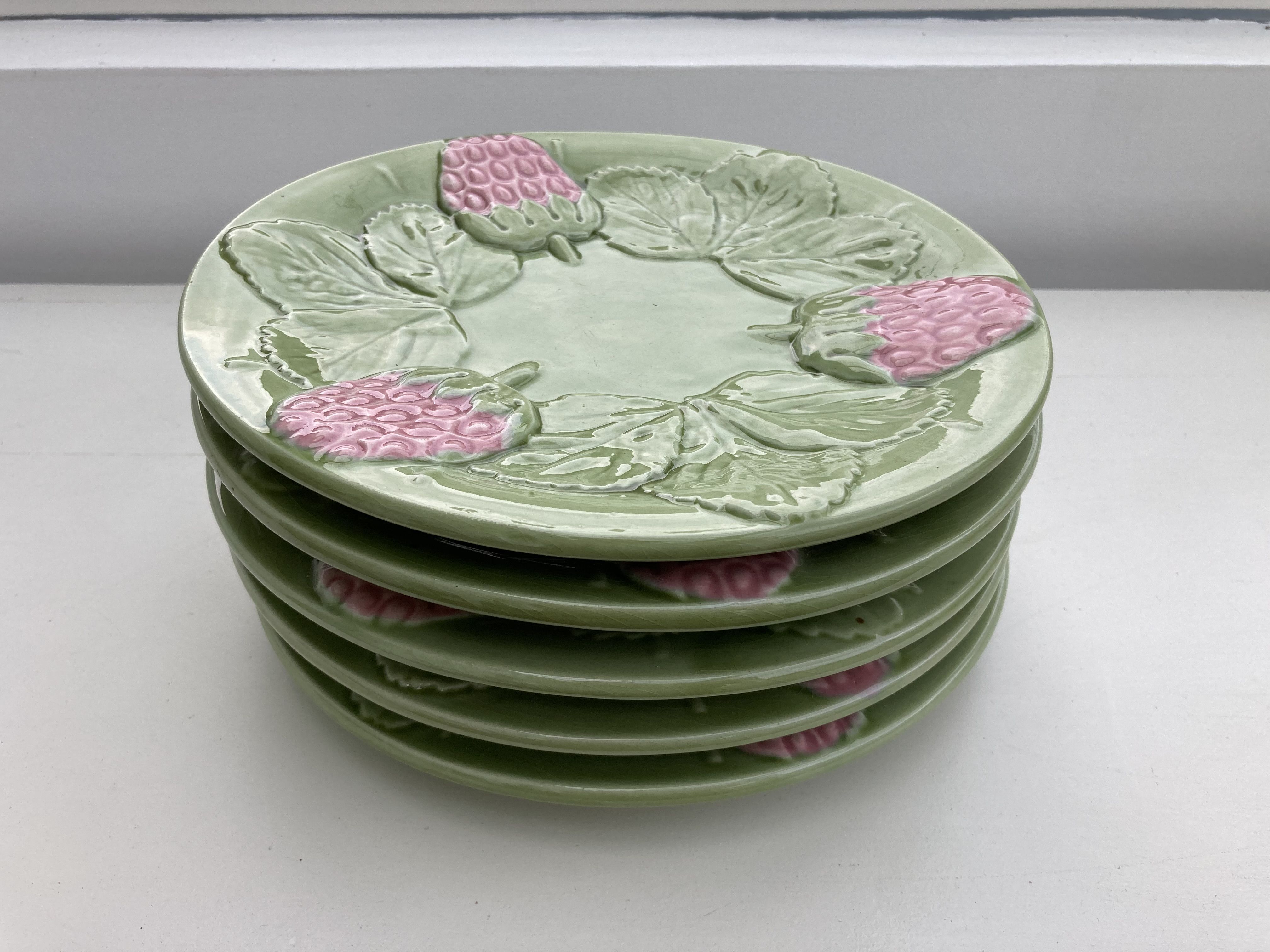 Set of 5 plates in slurry decorated strawberry of f. mendes