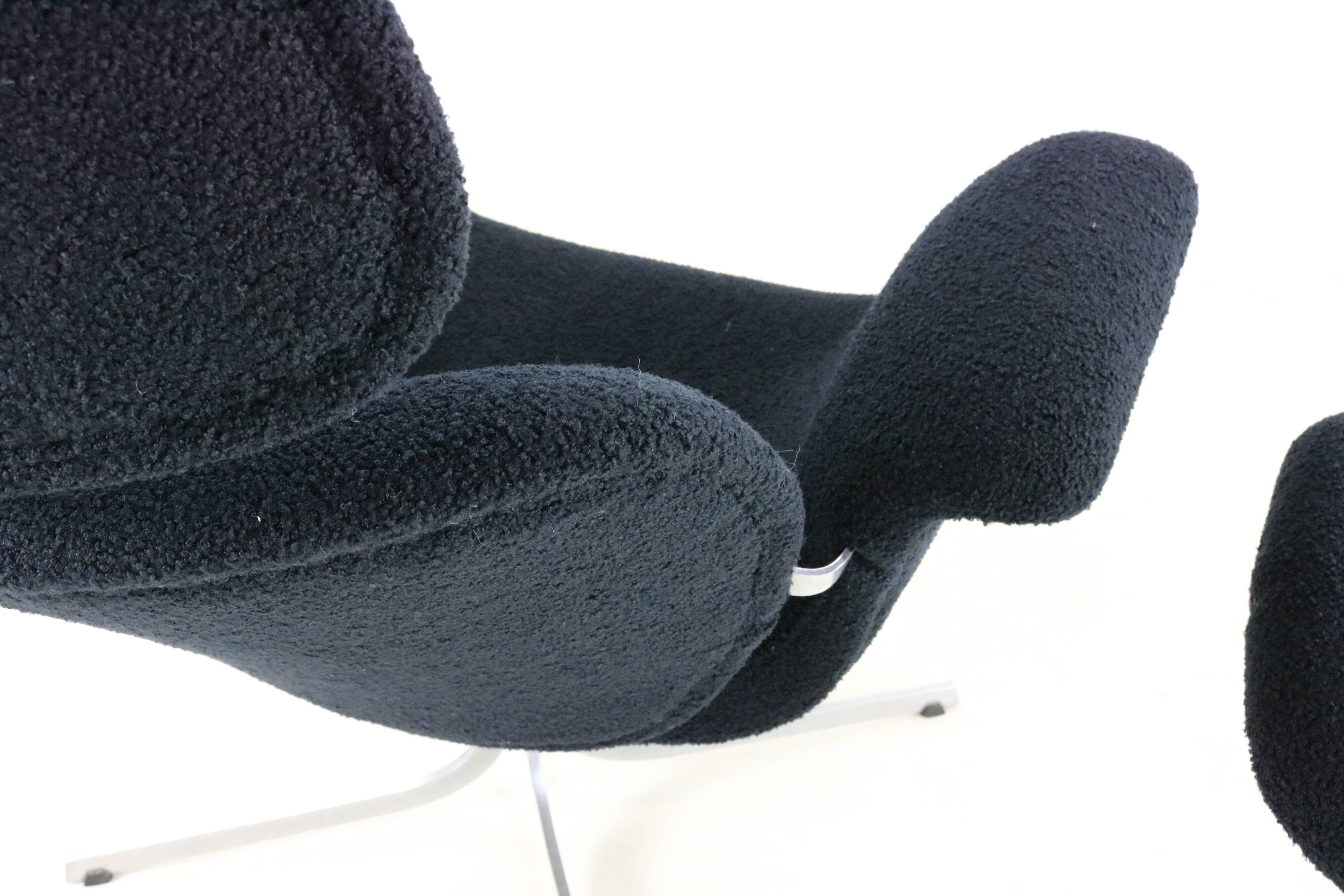 Artifort big tulip lounge chair with original ottoman