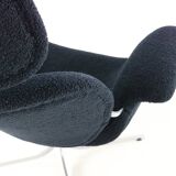 Artifort big tulip lounge chair with original ottoman
