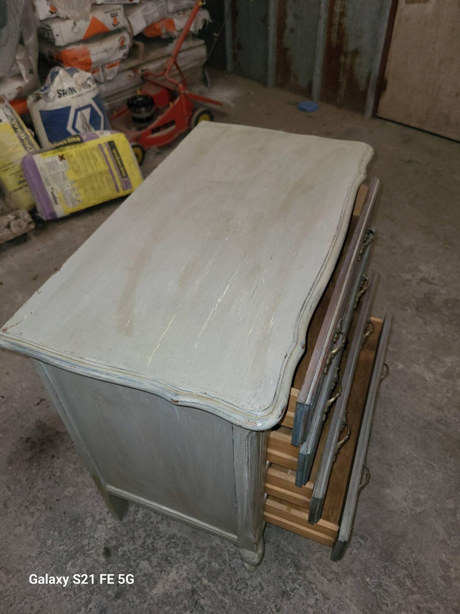 Chest of drawers with 4 drawers