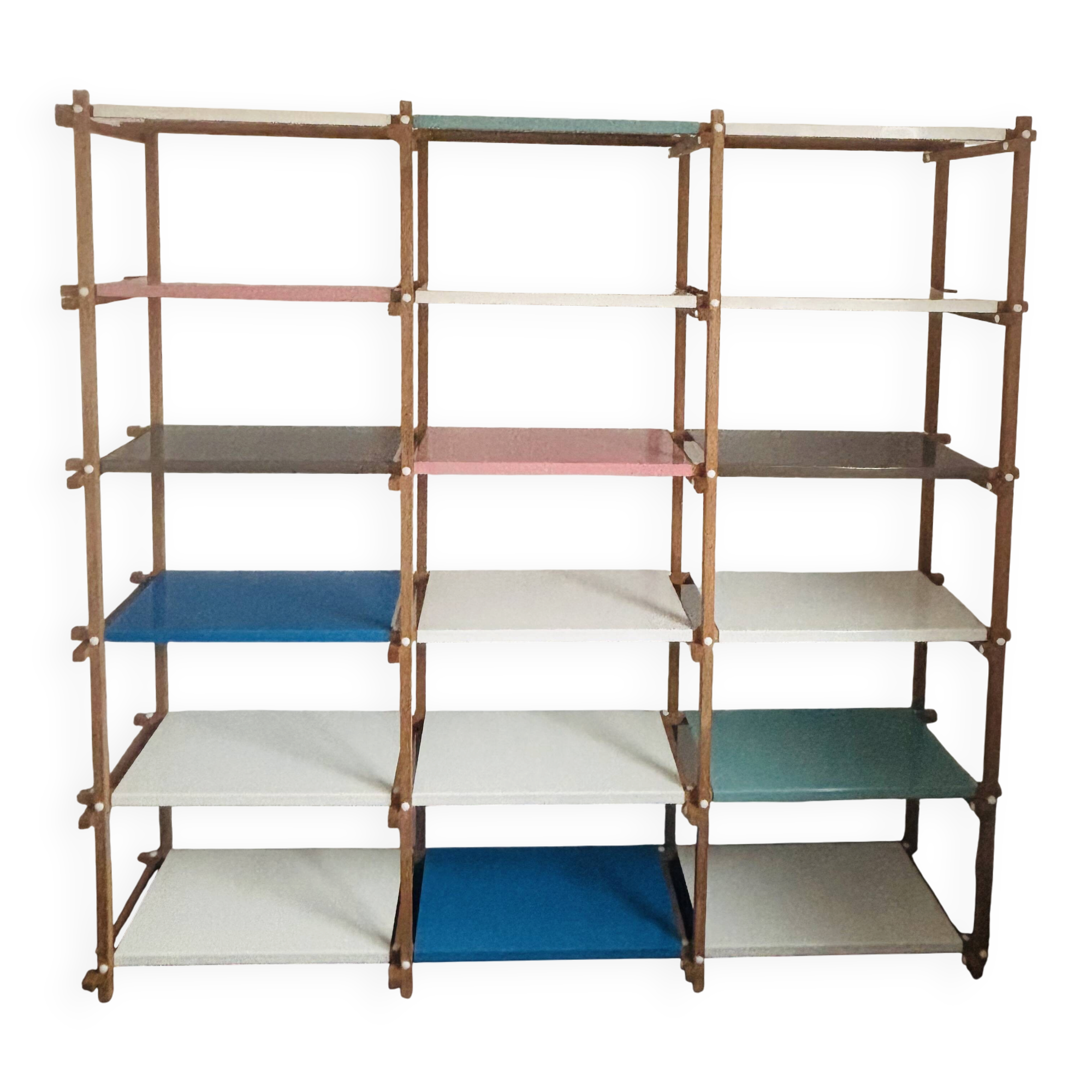 Woody Shelf Brand Hay
