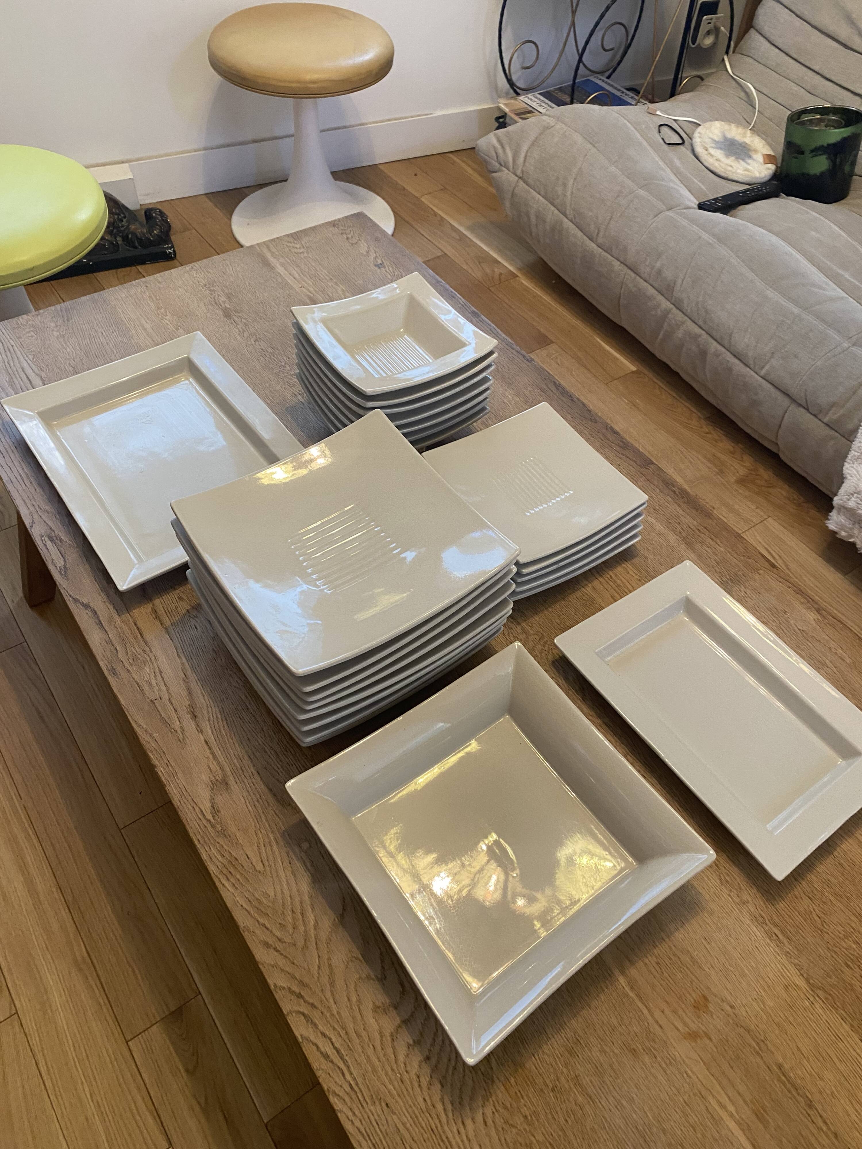 Service d'assiettes et plats en céramique Jars - 23 pièces
