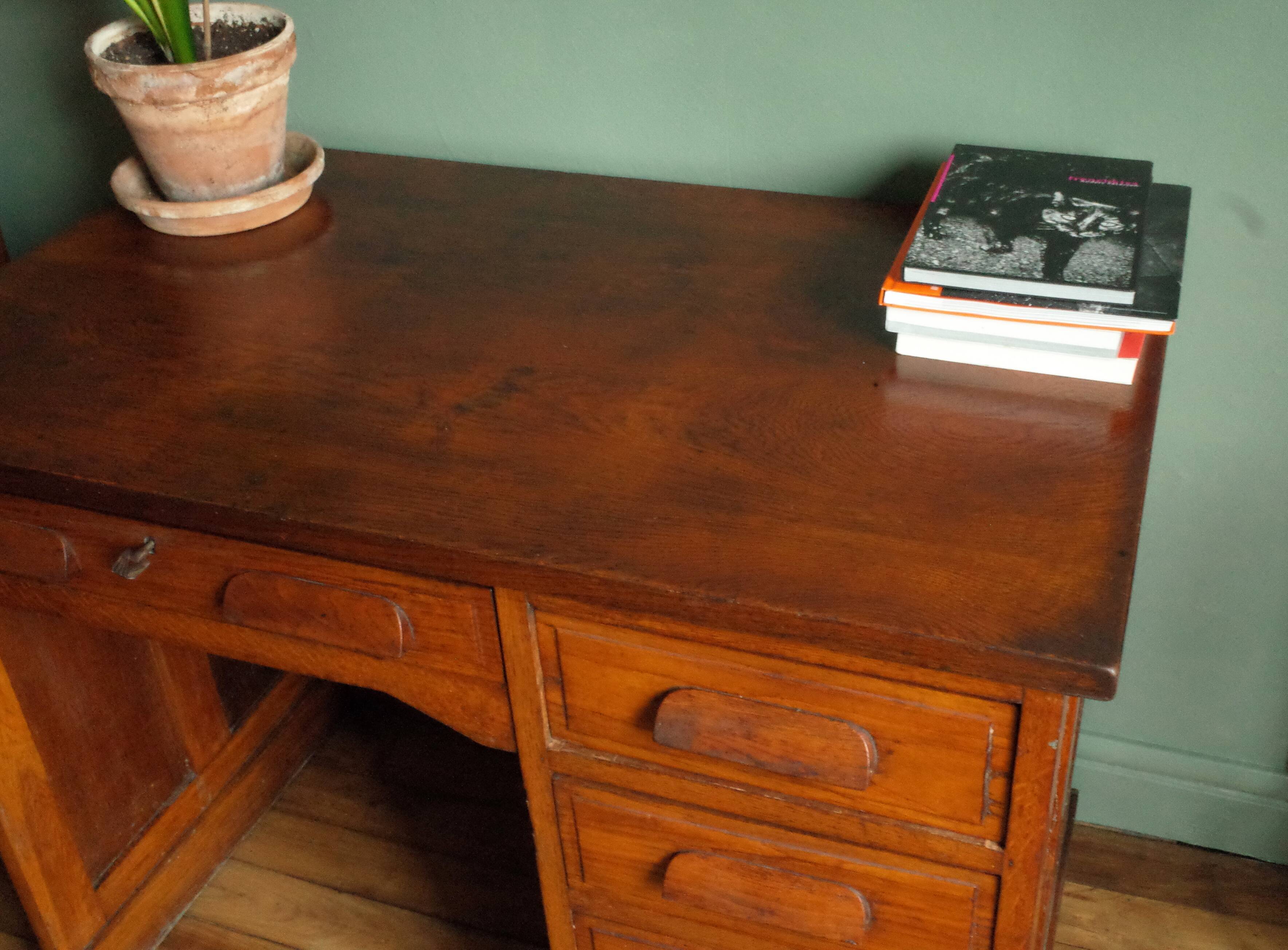 desk of the 40-50